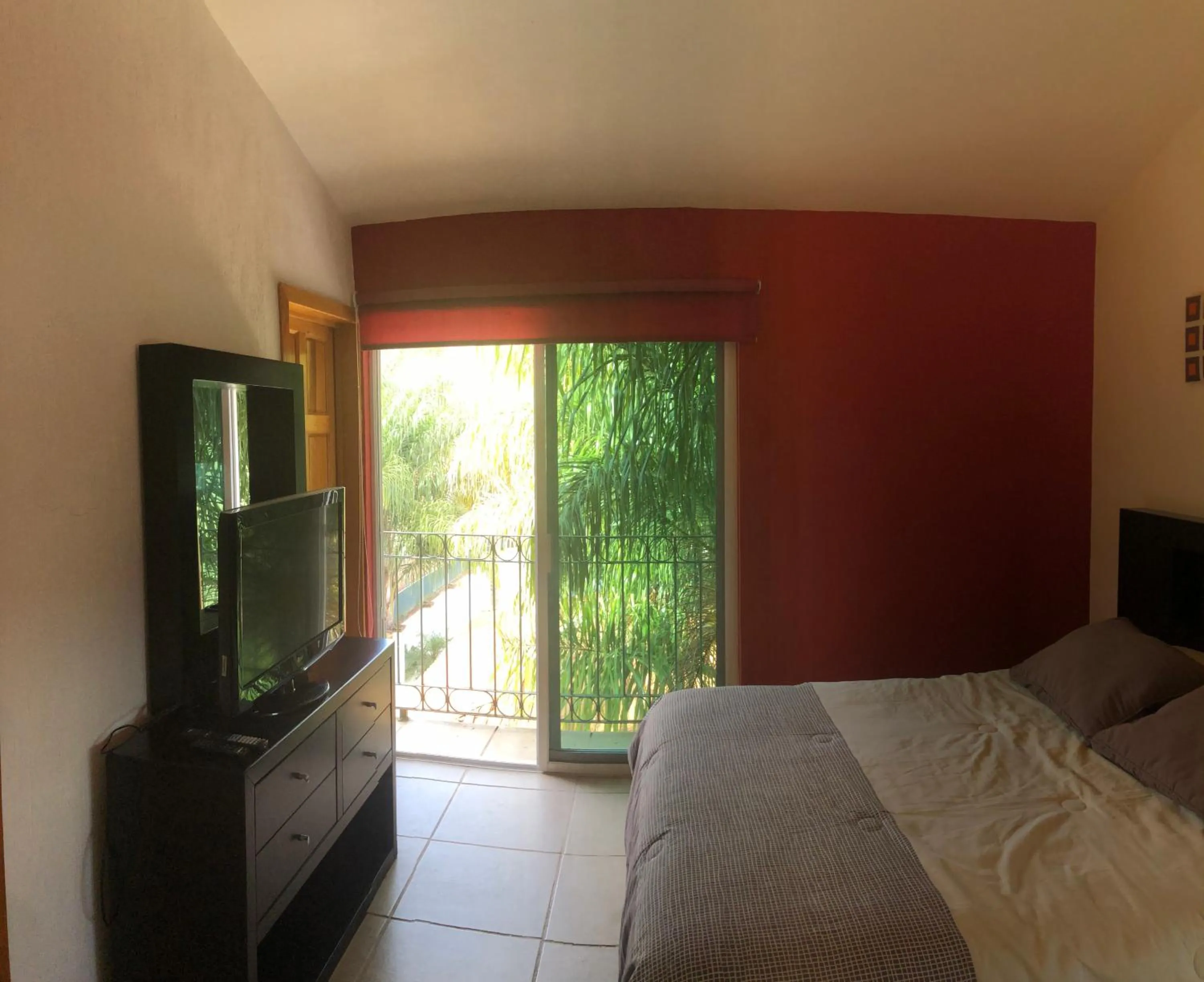 Communal lounge/ TV room, Bed in CHIFLON VILLAS