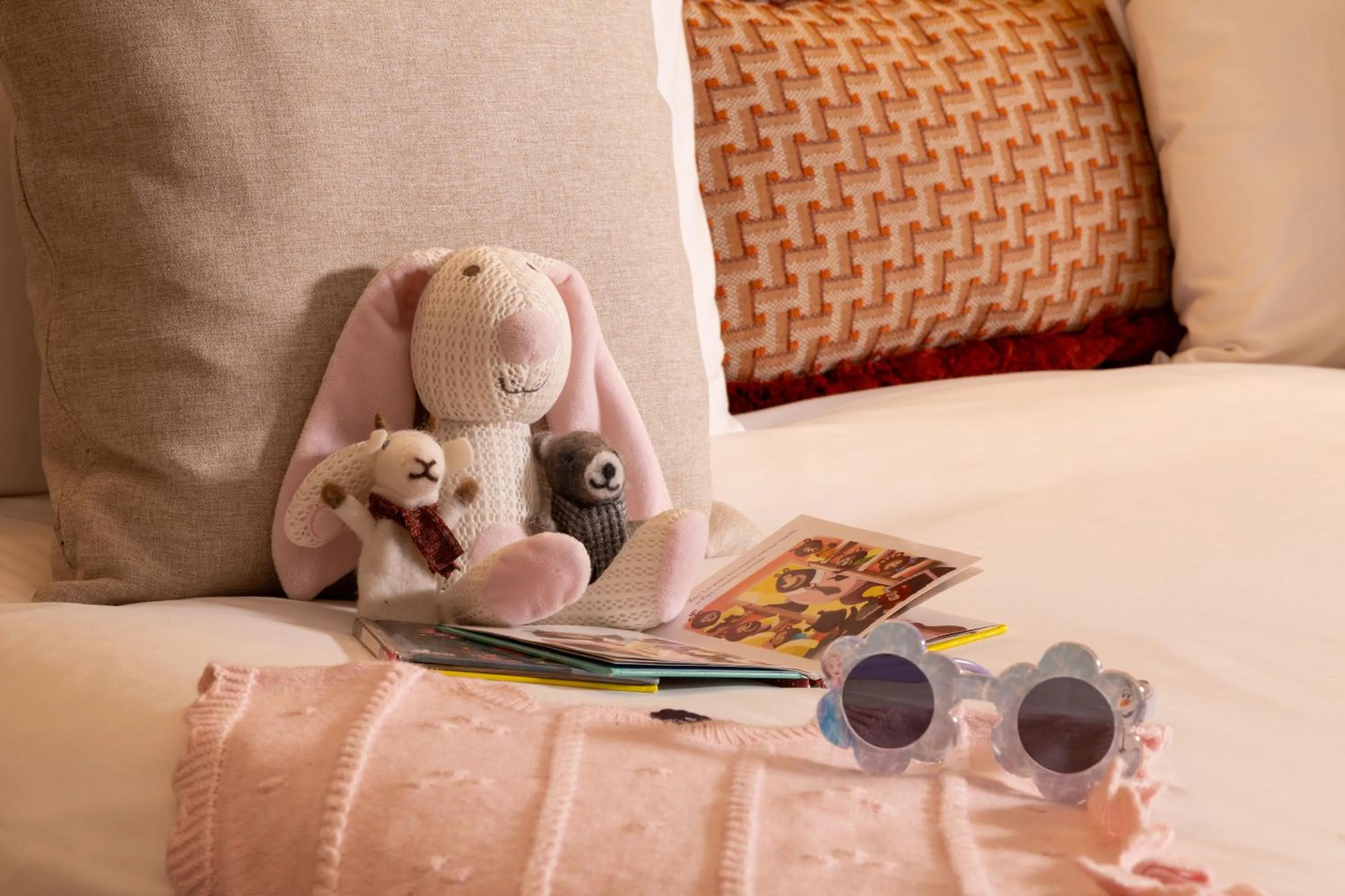 children, Bed in Hotel Des Deux Continents