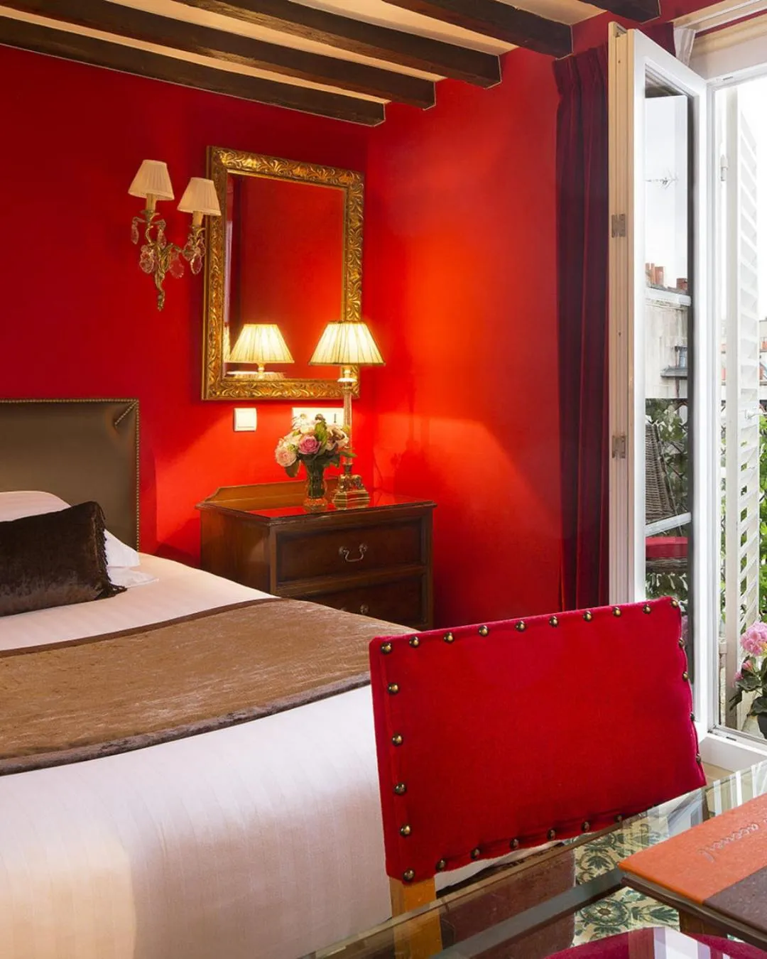 Decorative detail, Bed in Hotel Des Deux Continents