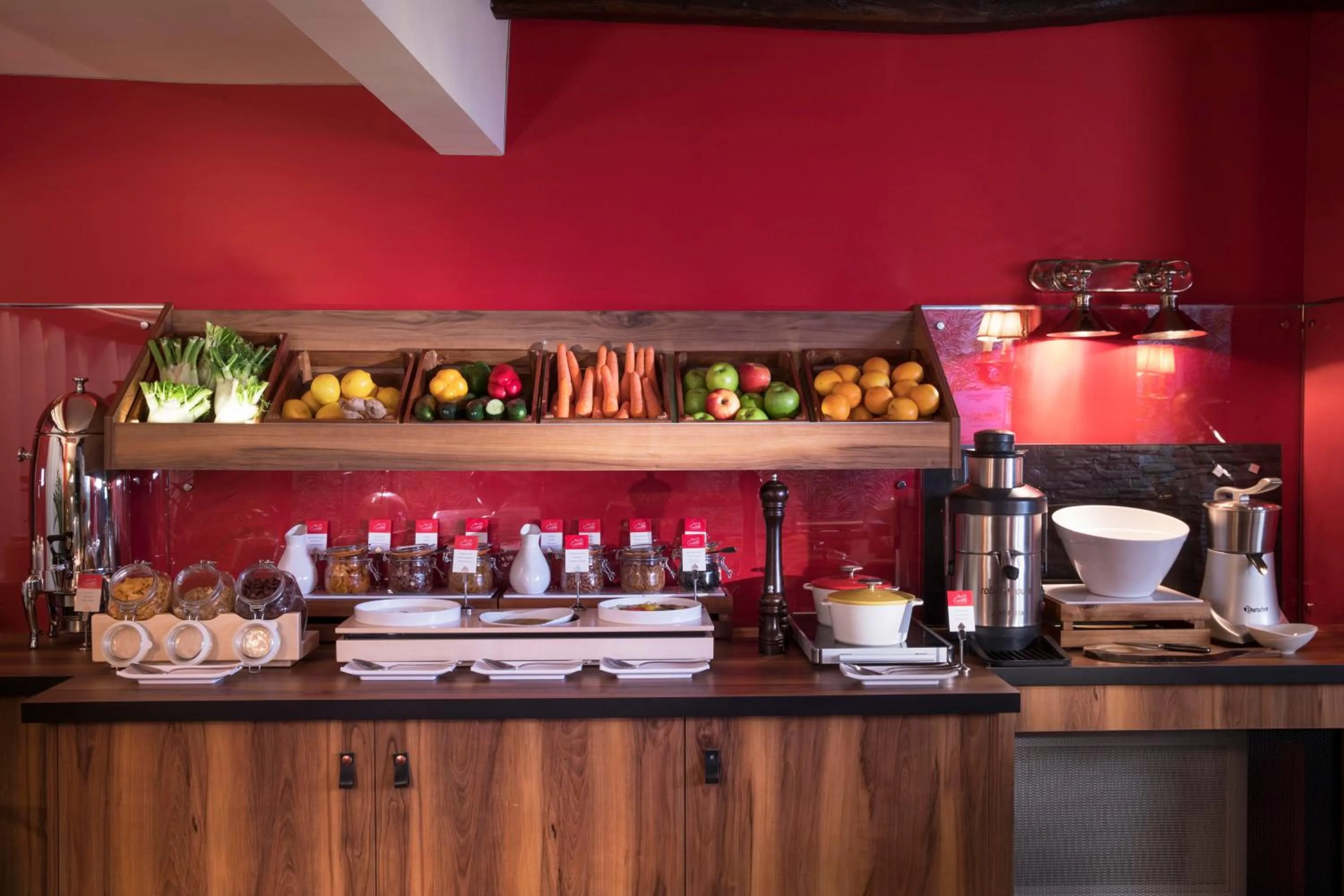 Buffet breakfast in Hotel Des Deux Continents