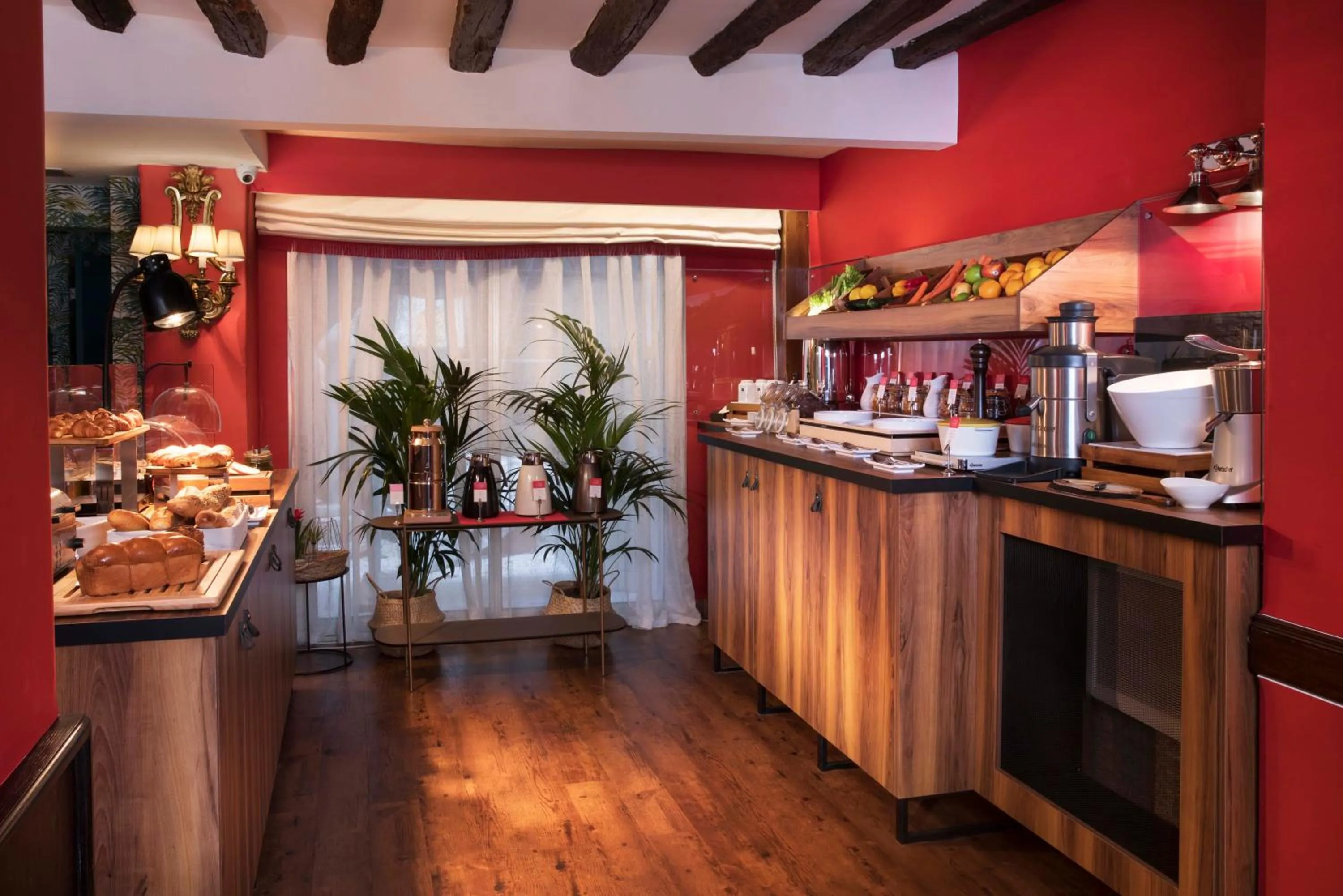 Buffet breakfast in Hotel Des Deux Continents