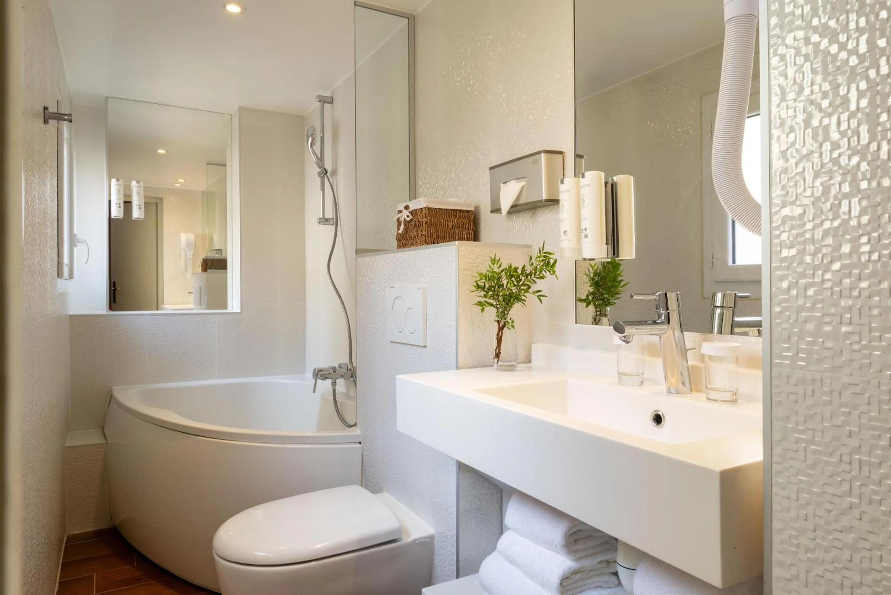 Bathroom in Hotel Des Deux Continents