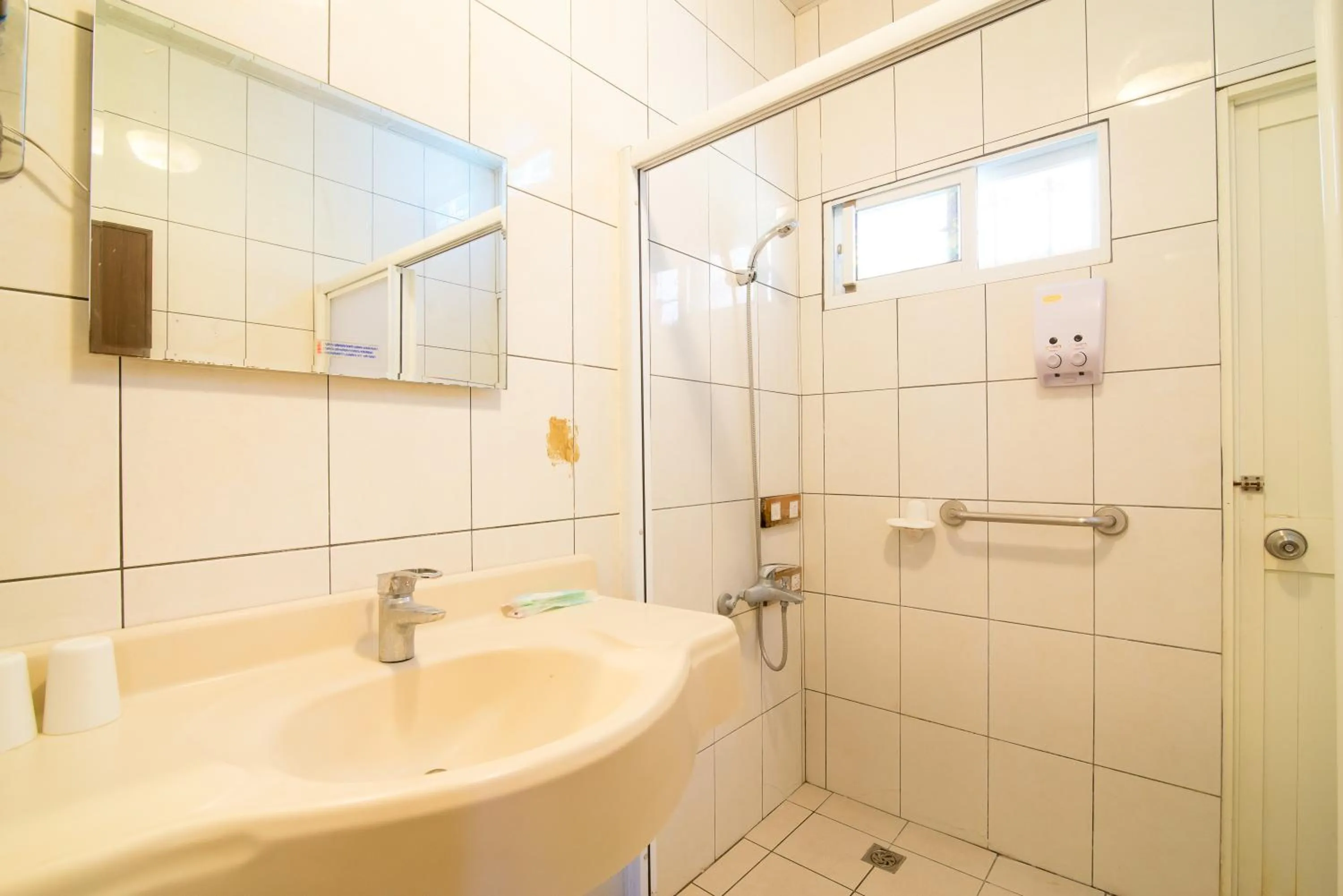 Shower in Monet Garden Coffee Farm