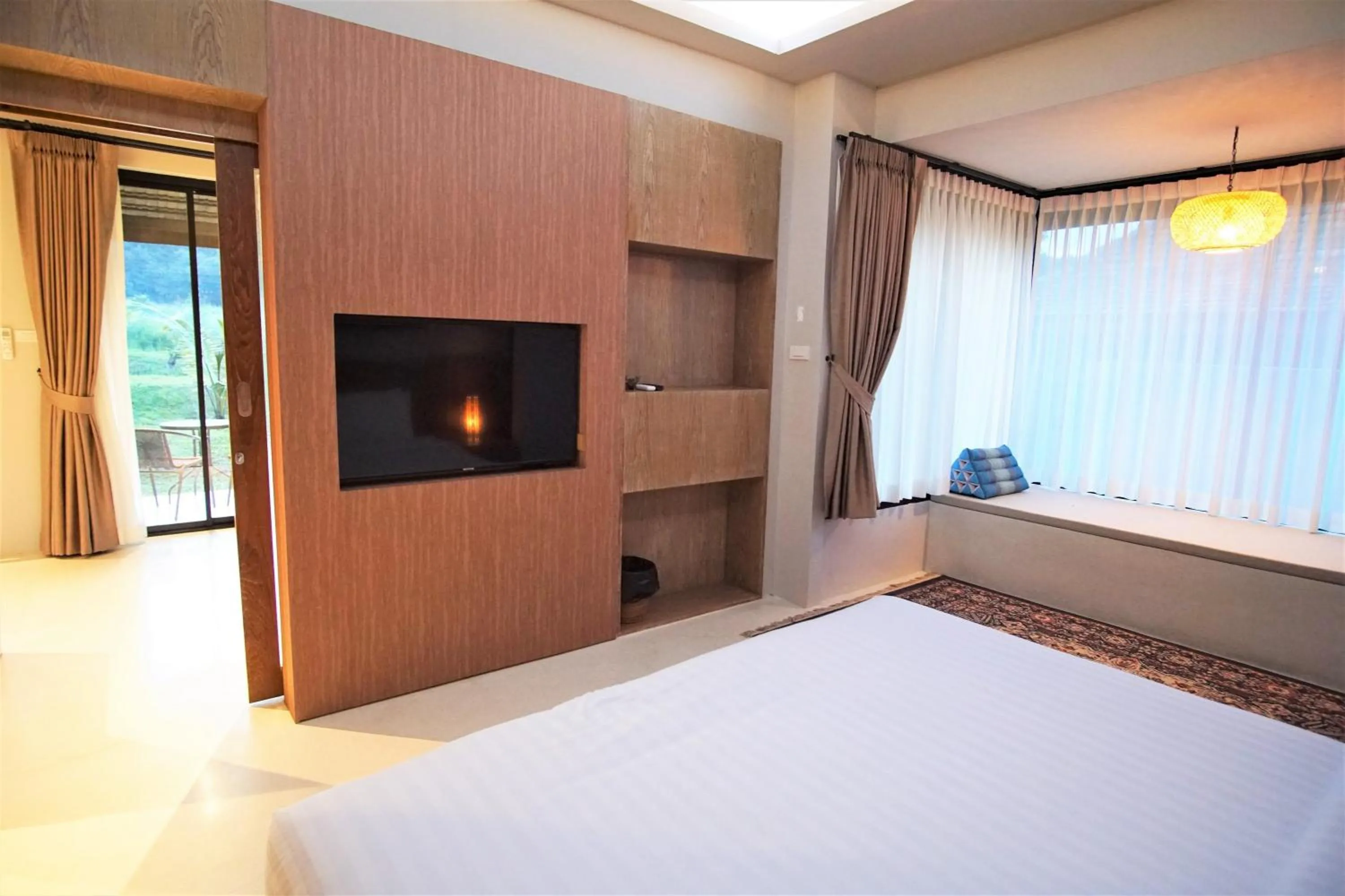 Communal lounge/ TV room, Bed in Hideaway