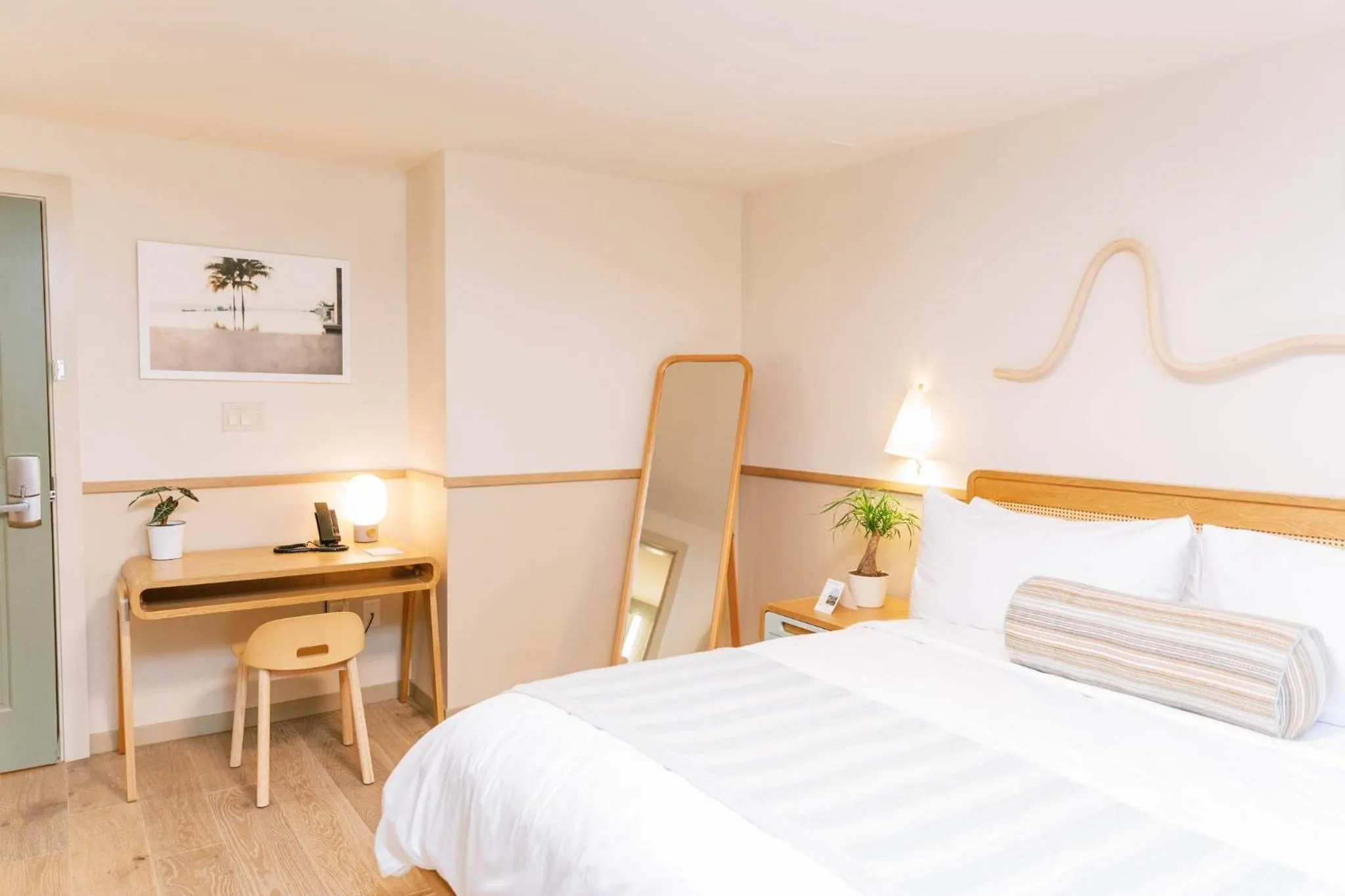 Photo of the whole room, Bed in The Ryder Hotel