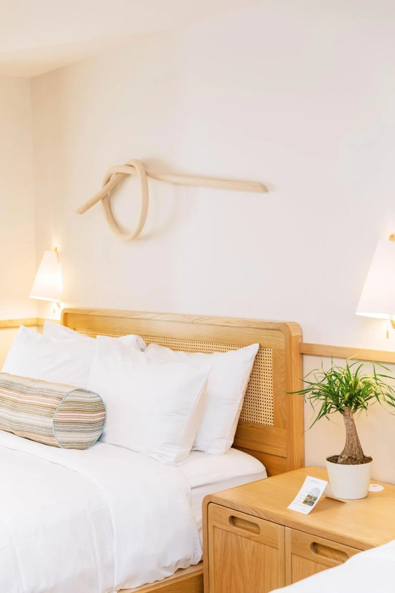 Photo of the whole room, Bed in The Ryder Hotel