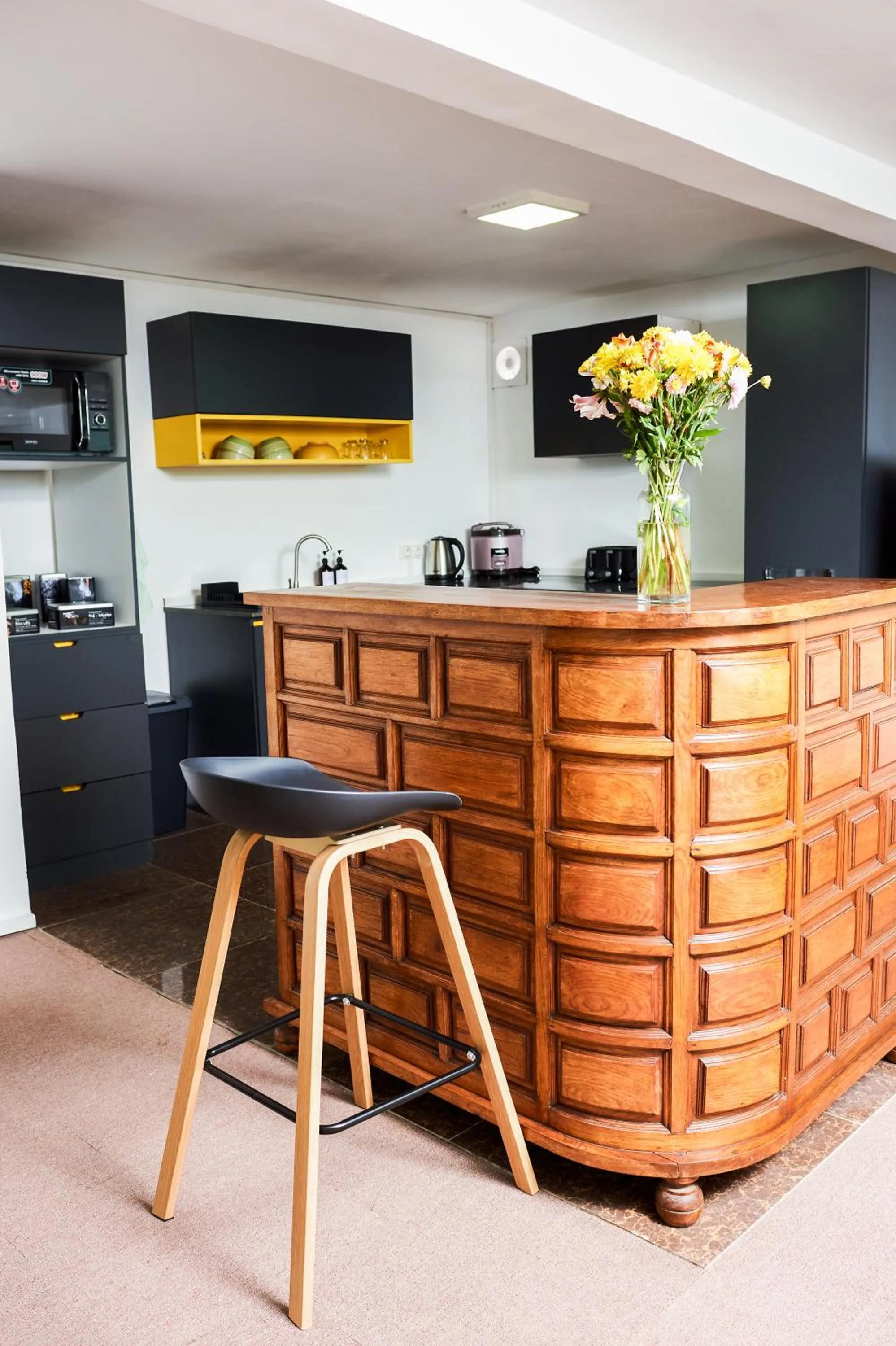 Lounge or bar in Hotel Le Pousse Pousse