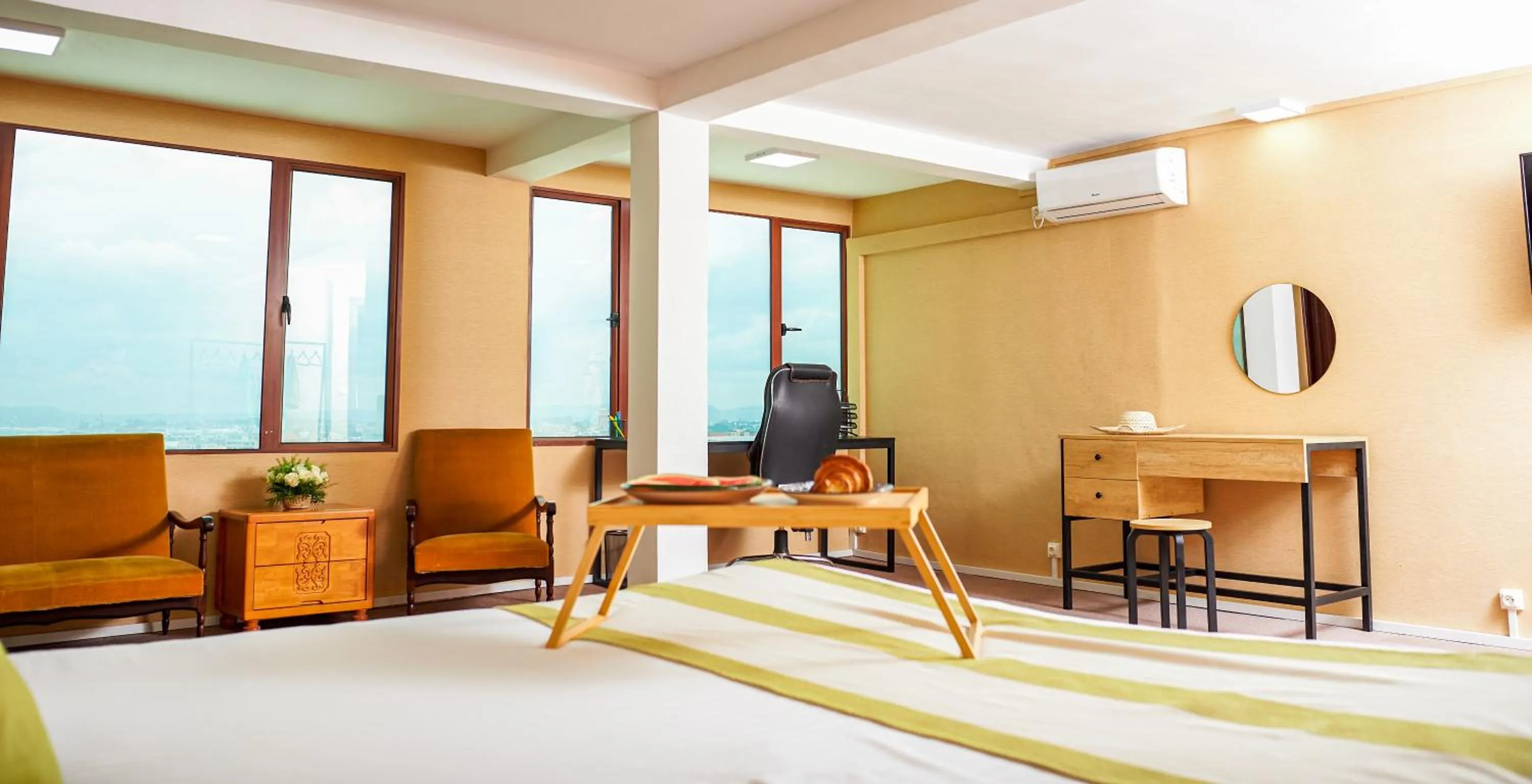 Photo of the whole room in Hotel Le Pousse Pousse