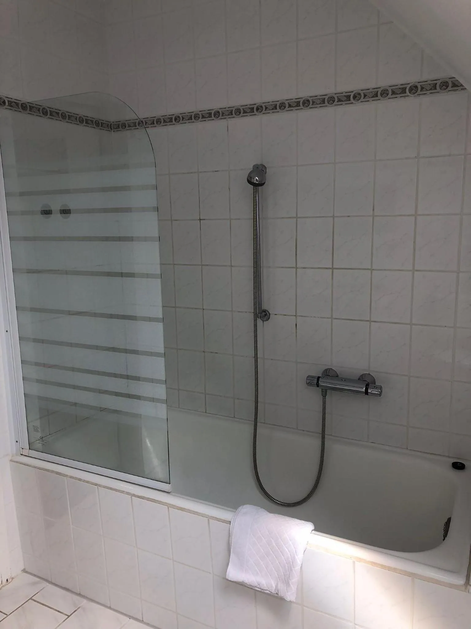 Shower in Hotel Cao