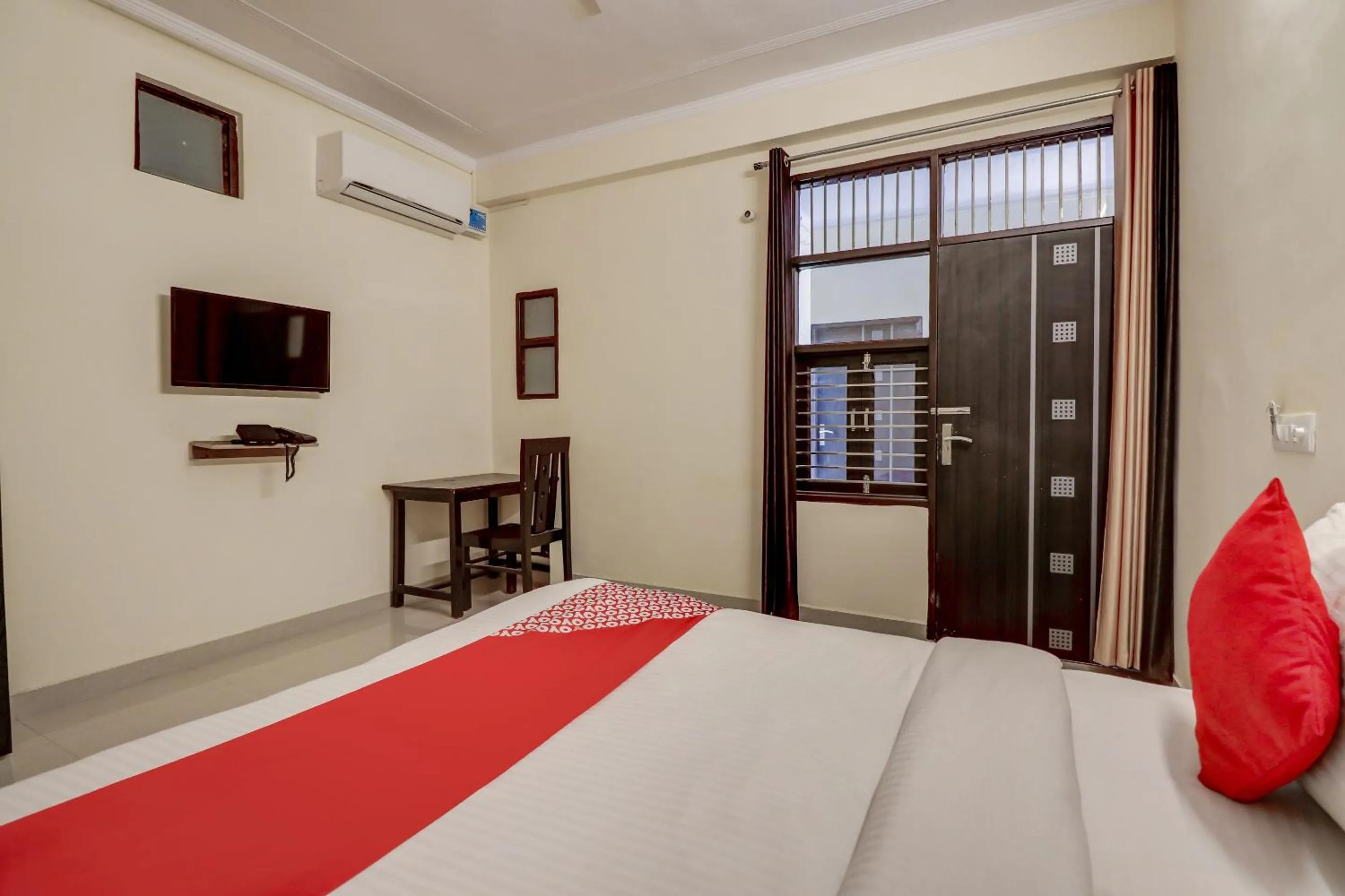 Bedroom, Bed in Hotel O Sapphire Near Omaxe Gurgaon Mall