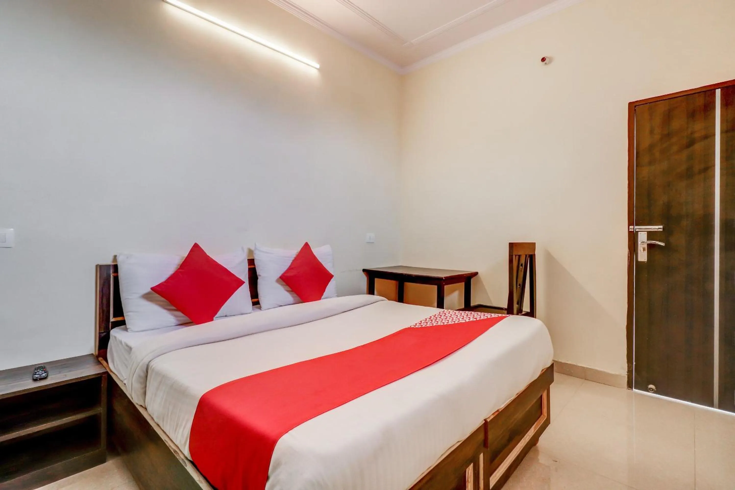 Bedroom, Bed in Hotel O Sapphire Near Omaxe Gurgaon Mall