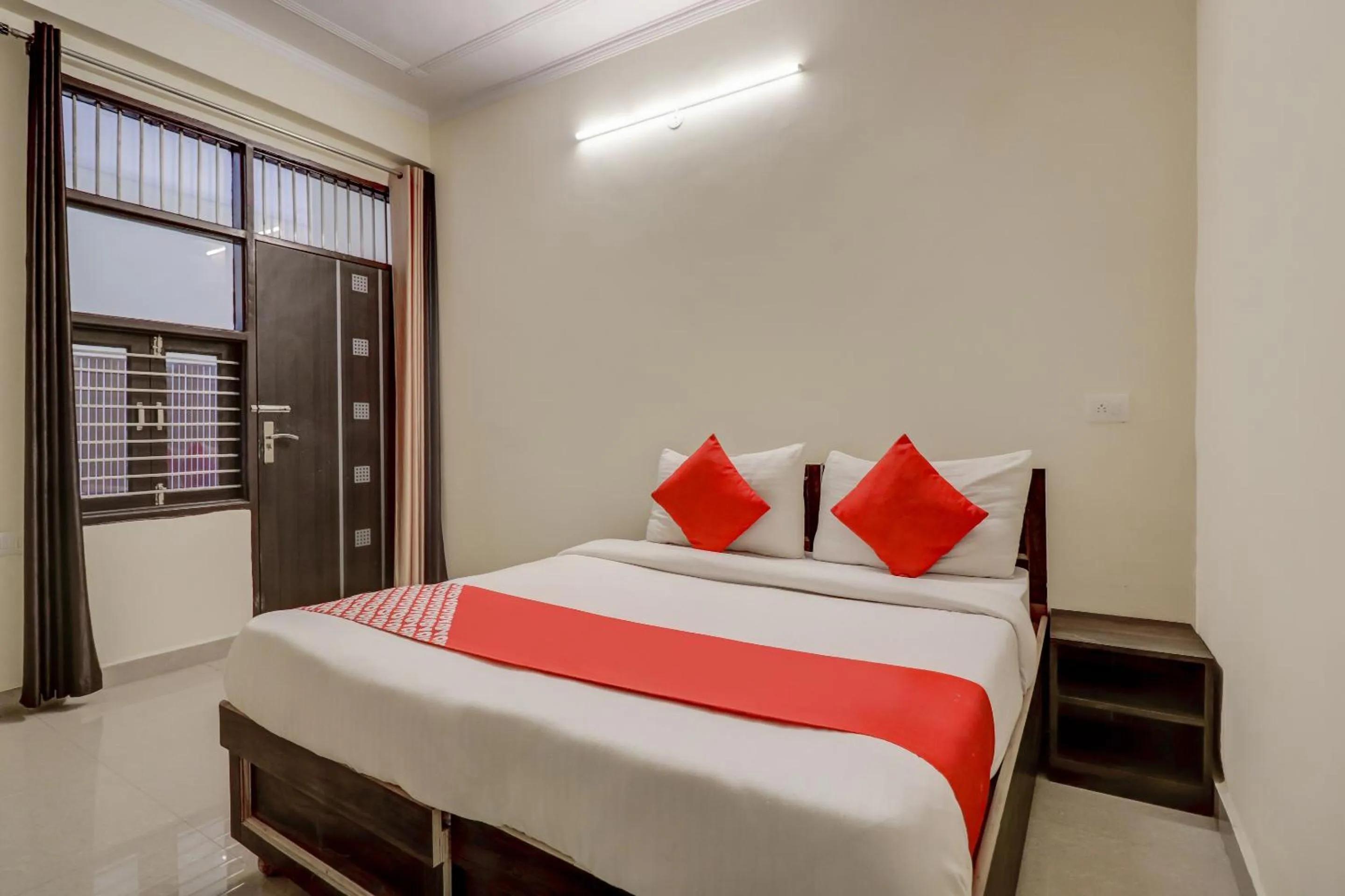 Bedroom, Bed in Hotel O Sapphire Near Omaxe Gurgaon Mall