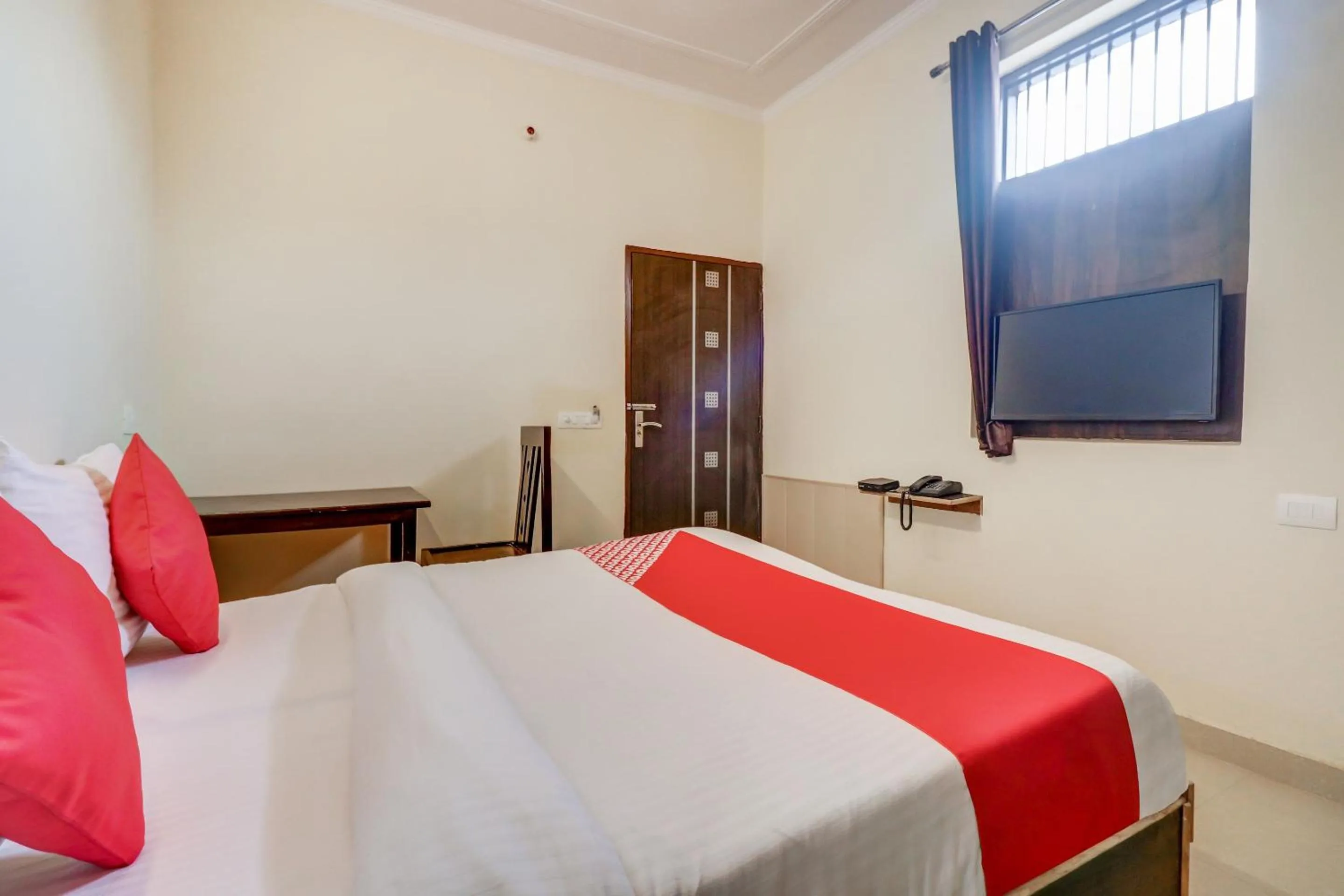 Bedroom, Bed in Hotel O Sapphire Near Omaxe Gurgaon Mall