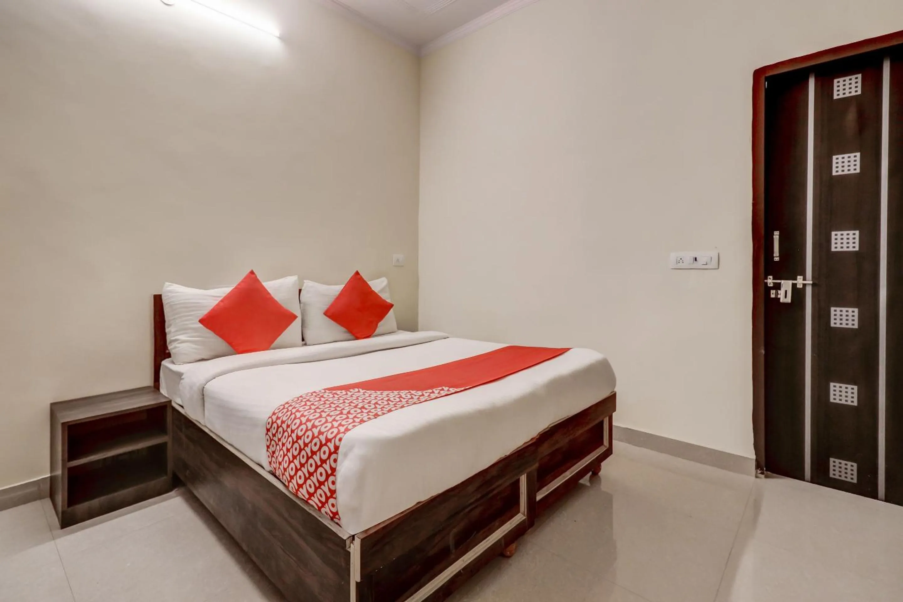Bedroom, Bed in Hotel O Sapphire Near Omaxe Gurgaon Mall