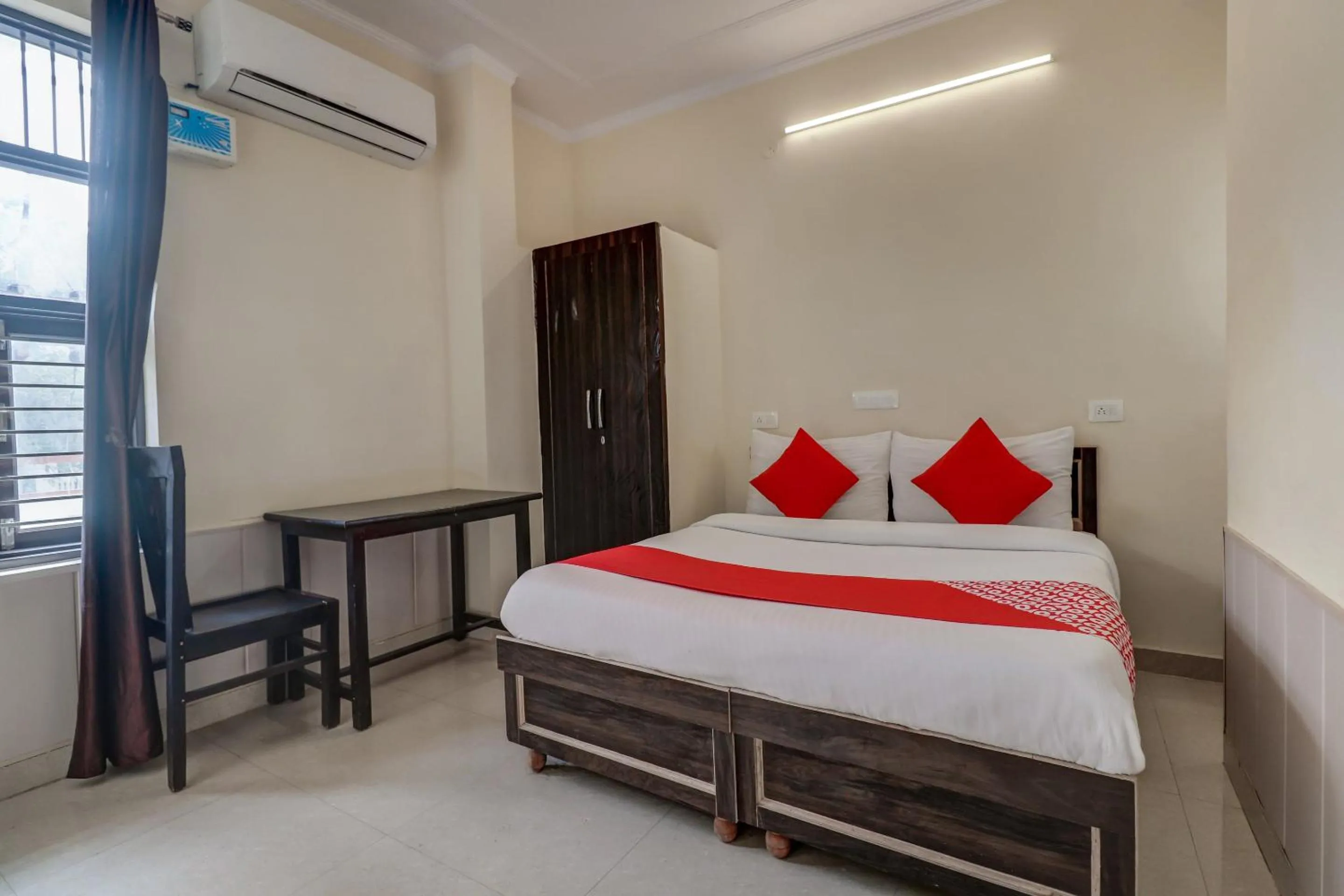 Bedroom, Bed in Hotel O Sapphire Near Omaxe Gurgaon Mall