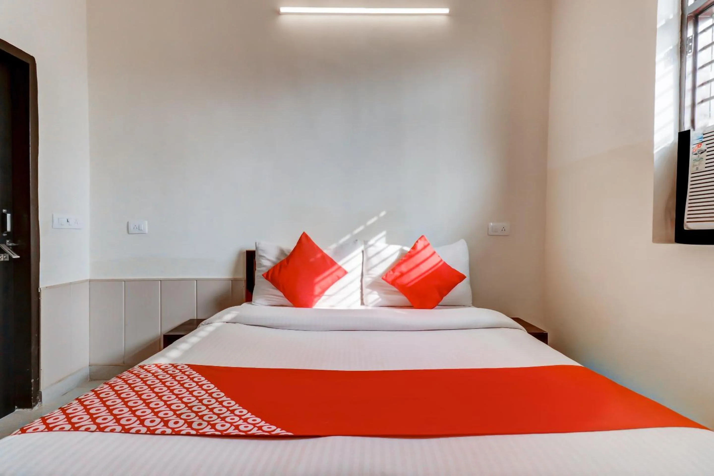 Bedroom, Bed in Hotel O Sapphire Near Omaxe Gurgaon Mall