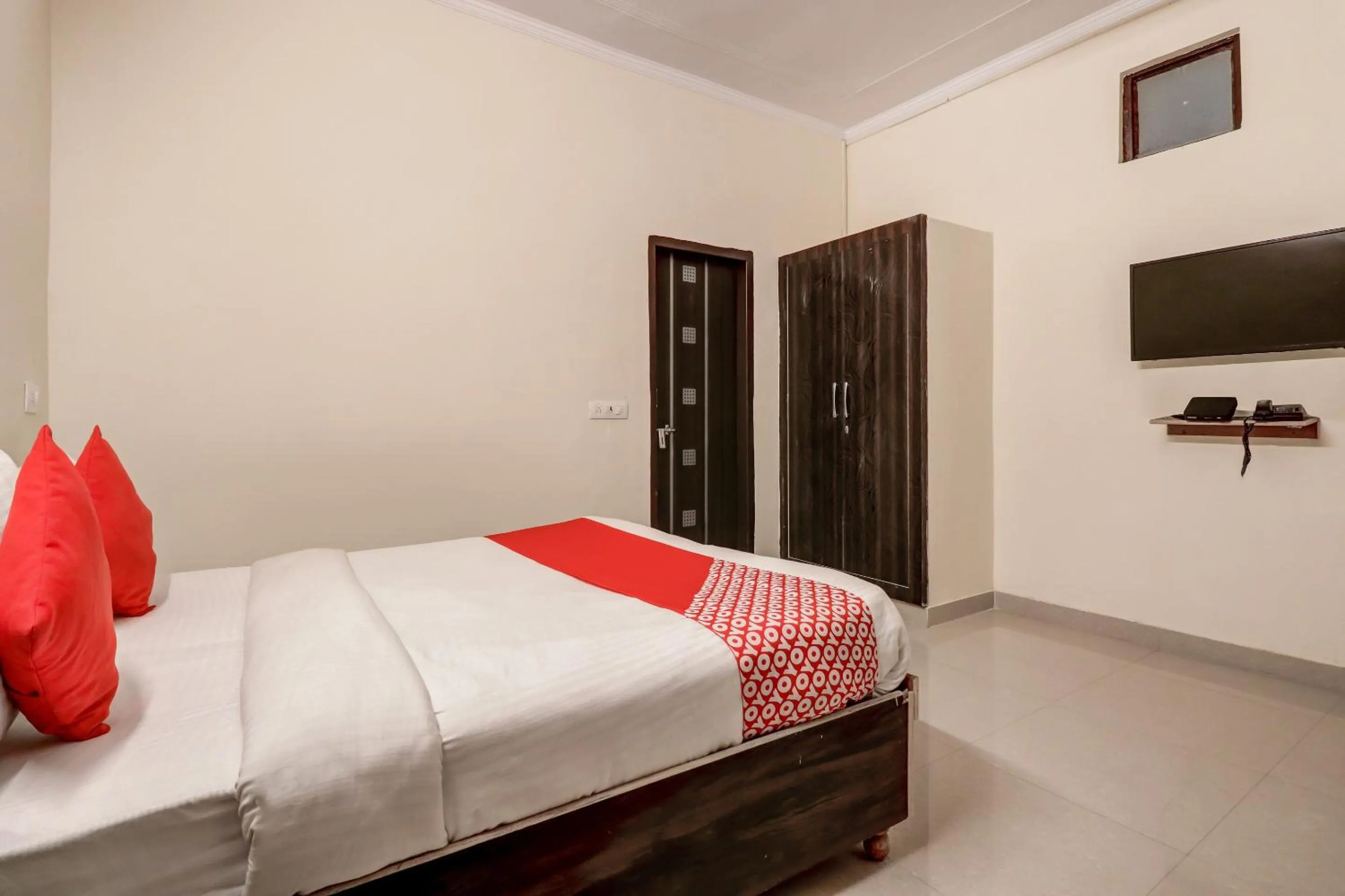 Bedroom, Bed in Hotel O Sapphire Near Omaxe Gurgaon Mall