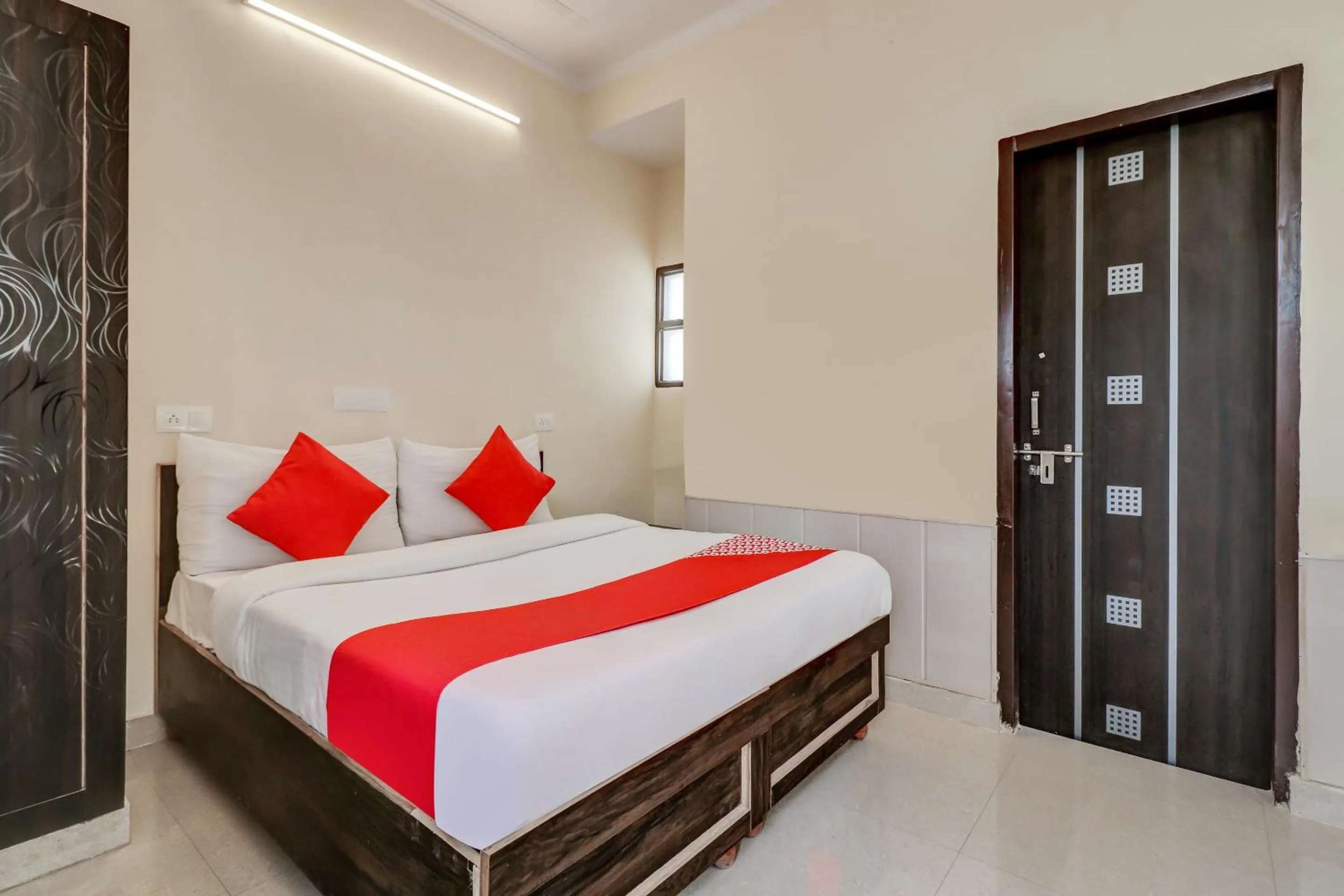 Bedroom, Bed in Hotel O Sapphire Near Omaxe Gurgaon Mall