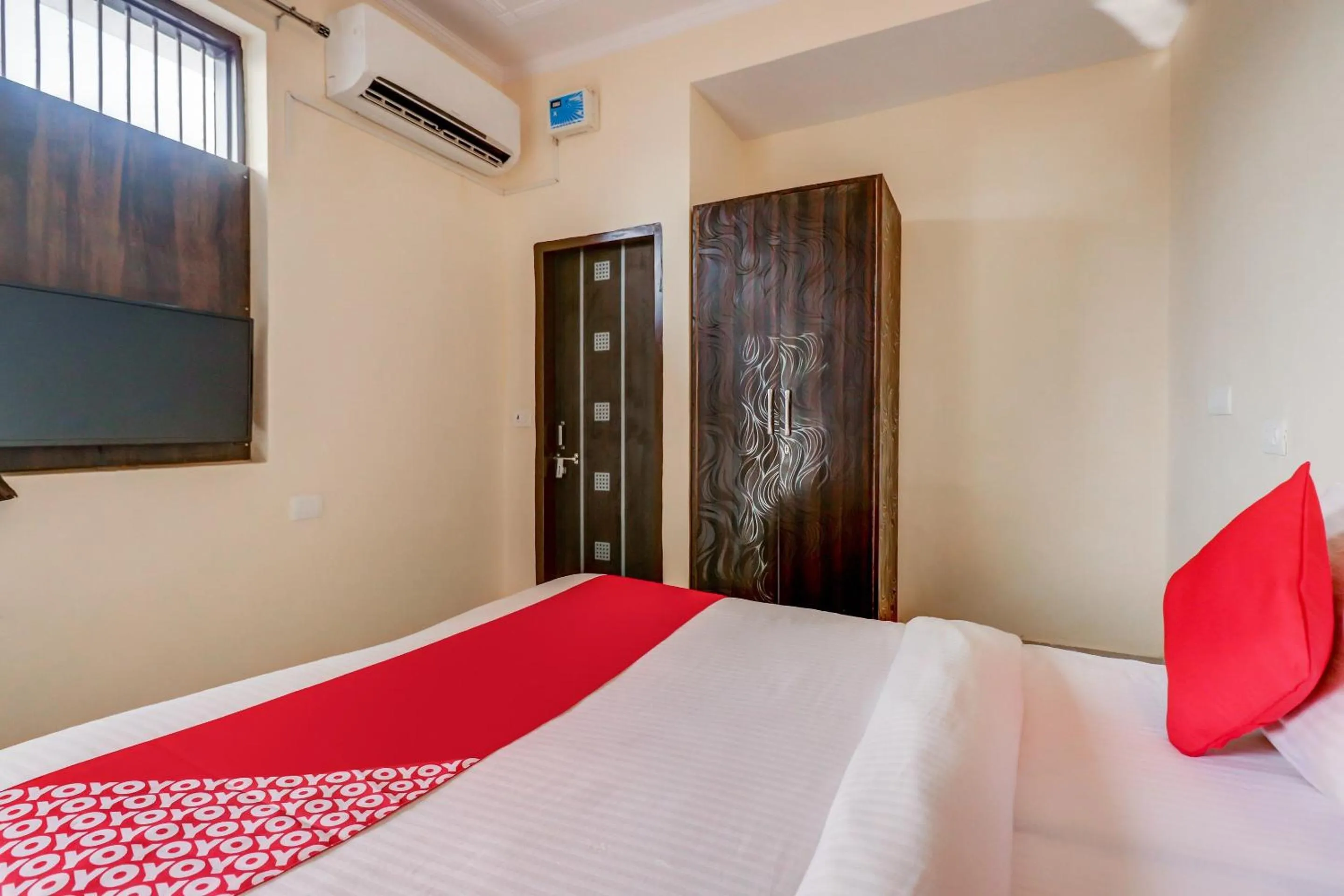 Bedroom, Bed in Hotel O Sapphire Near Omaxe Gurgaon Mall