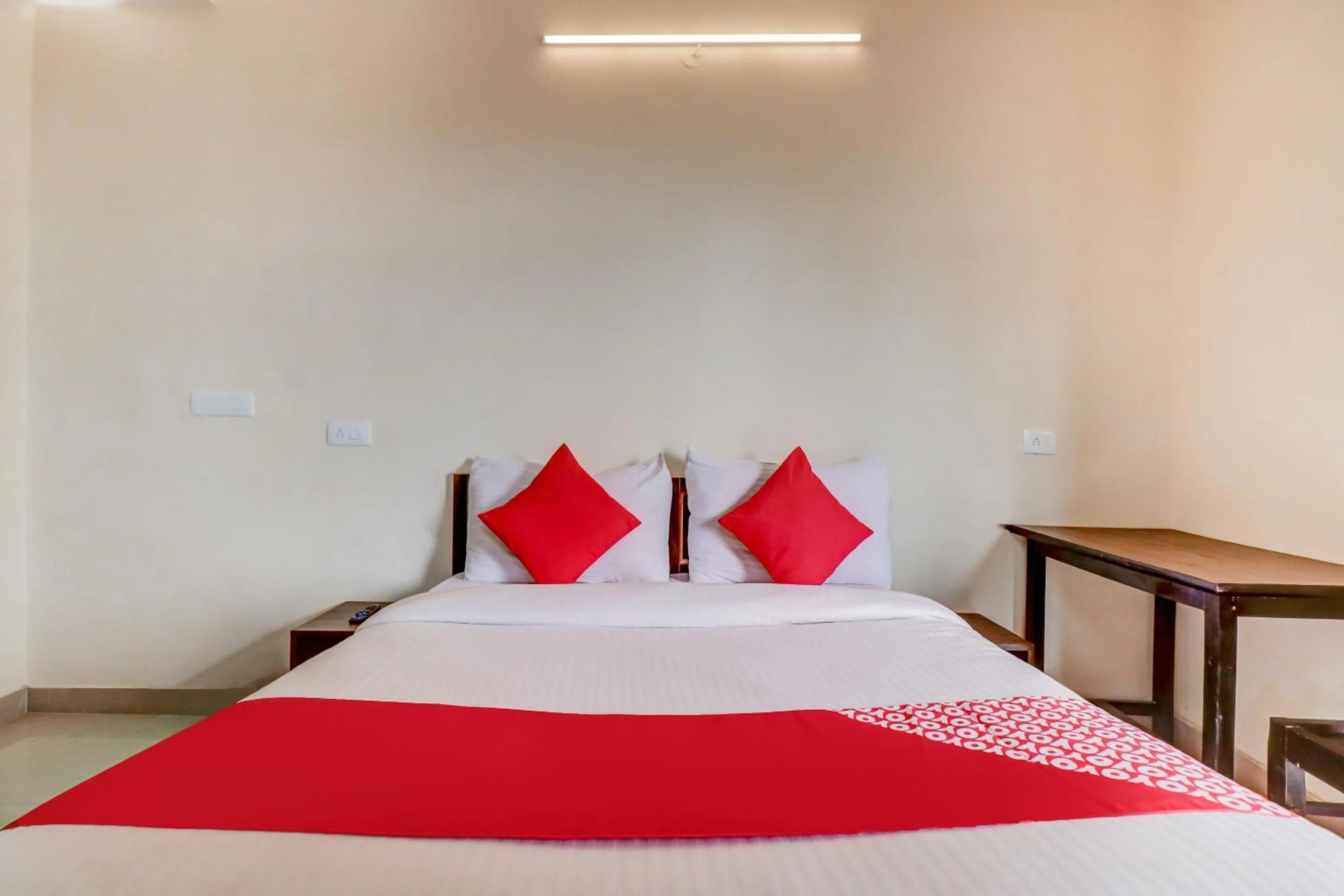 Bedroom, Bed in Hotel O Sapphire Near Omaxe Gurgaon Mall