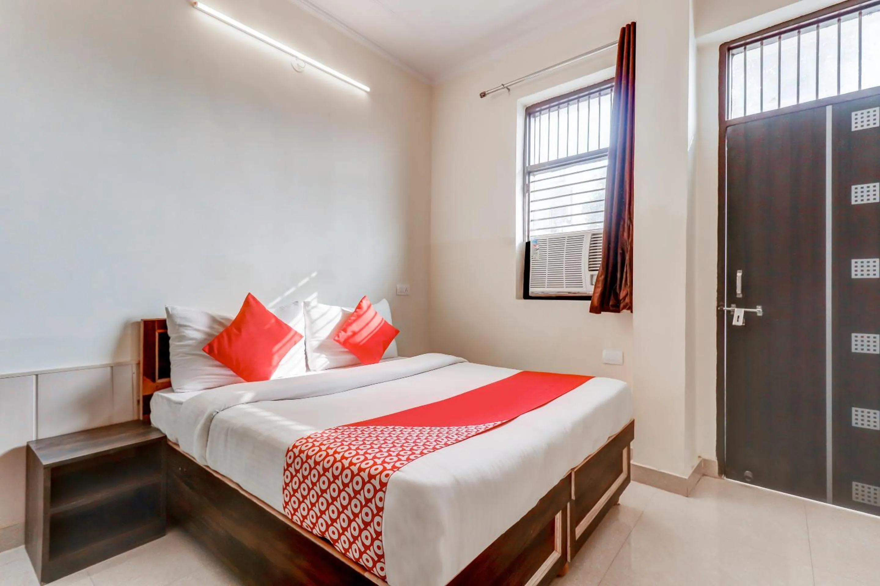 Bedroom, Bed in Hotel O Sapphire Near Omaxe Gurgaon Mall