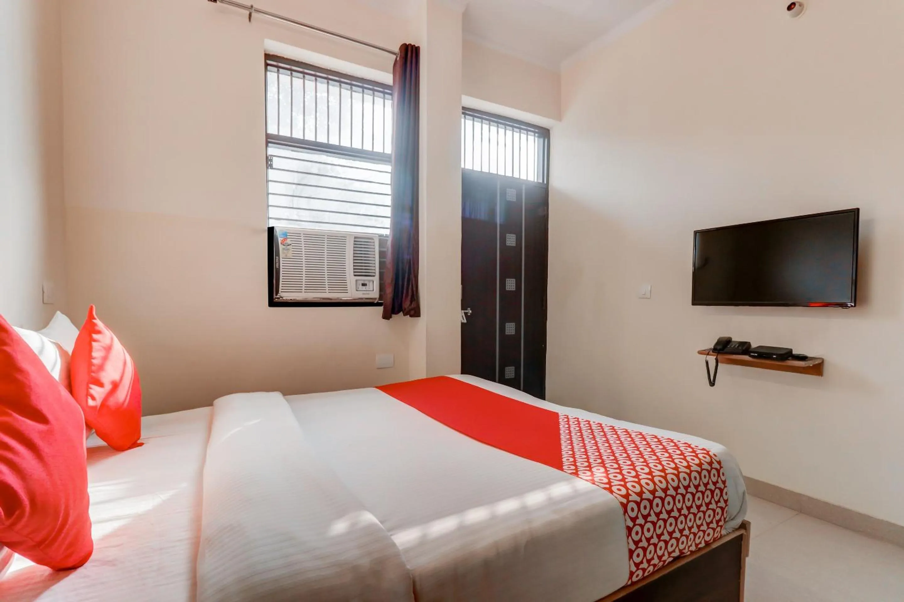 Bedroom, Bed in Hotel O Sapphire Near Omaxe Gurgaon Mall