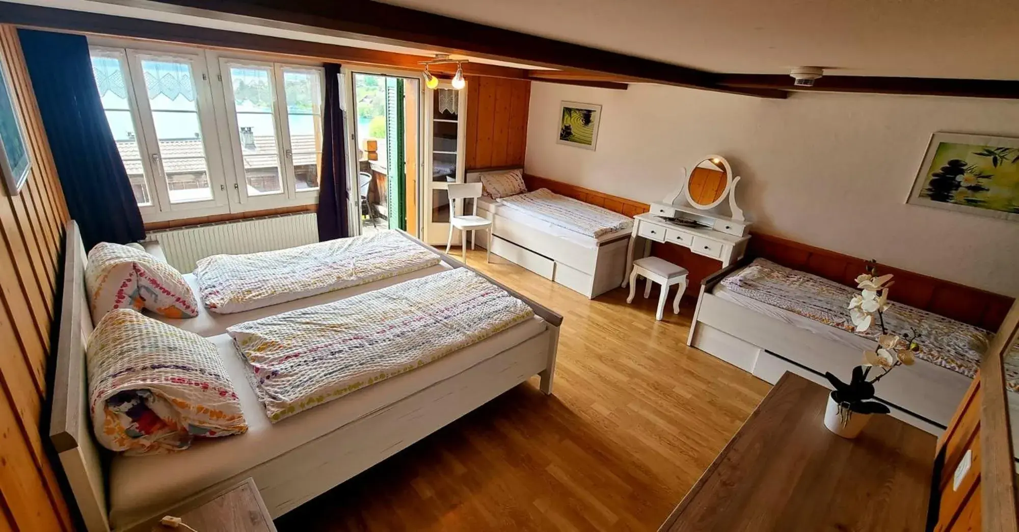 Quadruple Room with Lake View in Hotel Rössli Quadruple Room with Lake View in Hotel Rössli