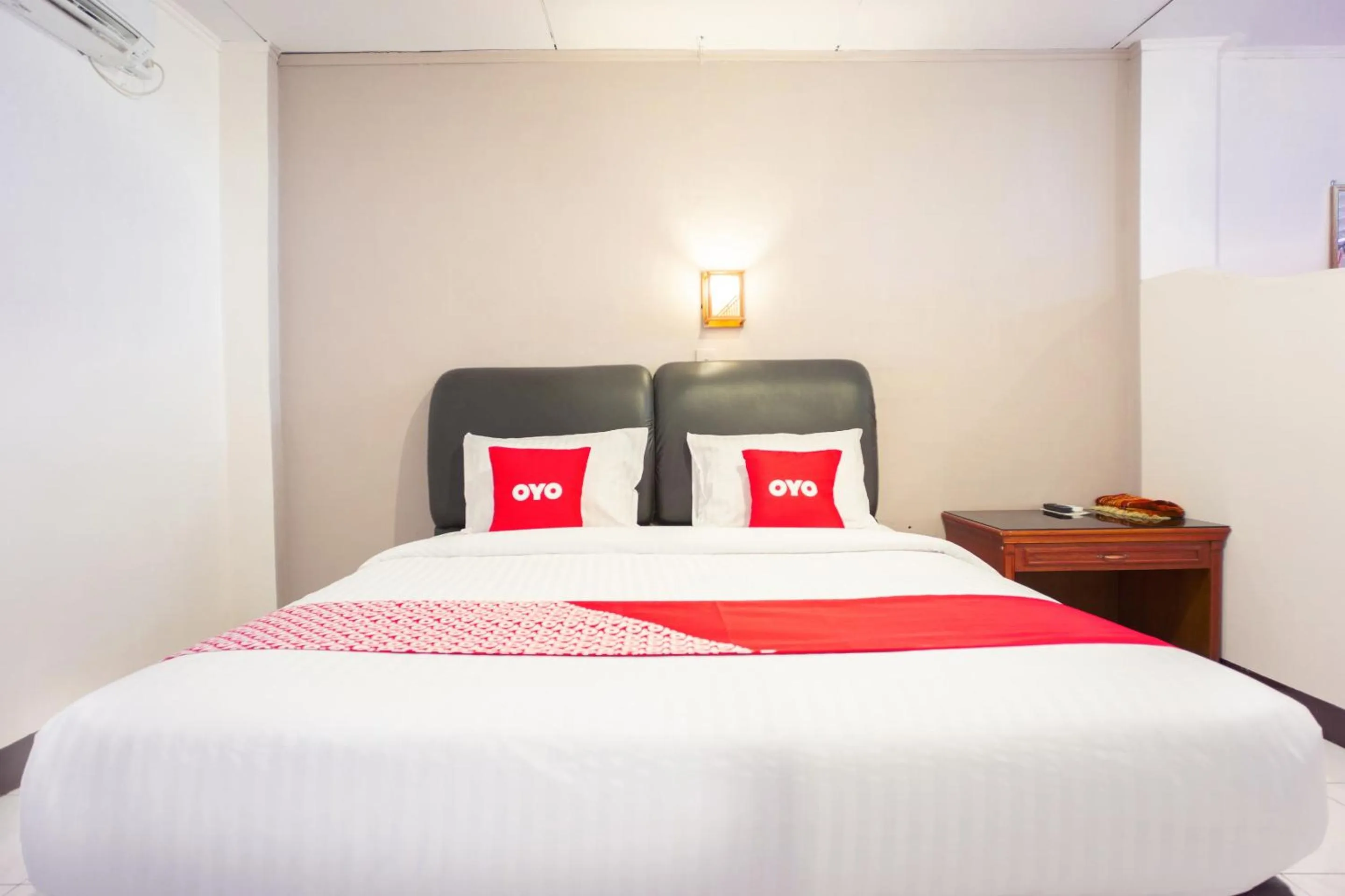 Bedroom, Bed in OYO 2180 Vina Vira Hotel