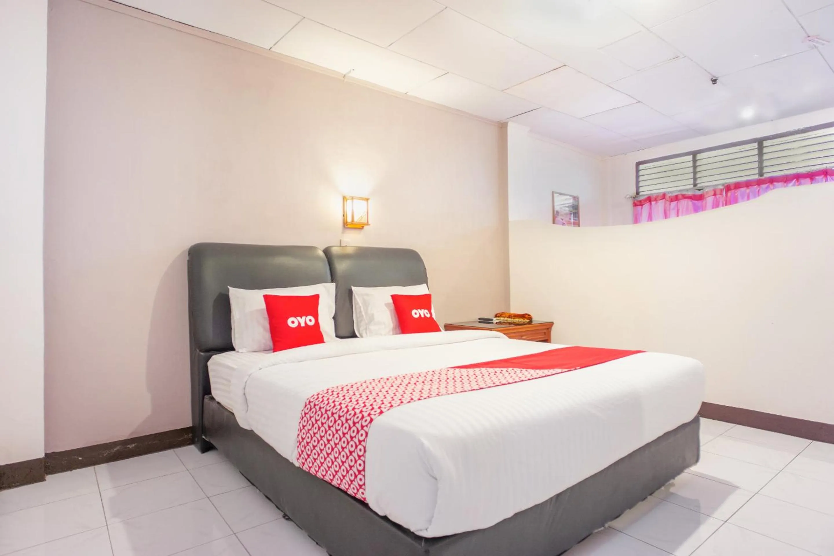 Bedroom, Bed in OYO 2180 Vina Vira Hotel