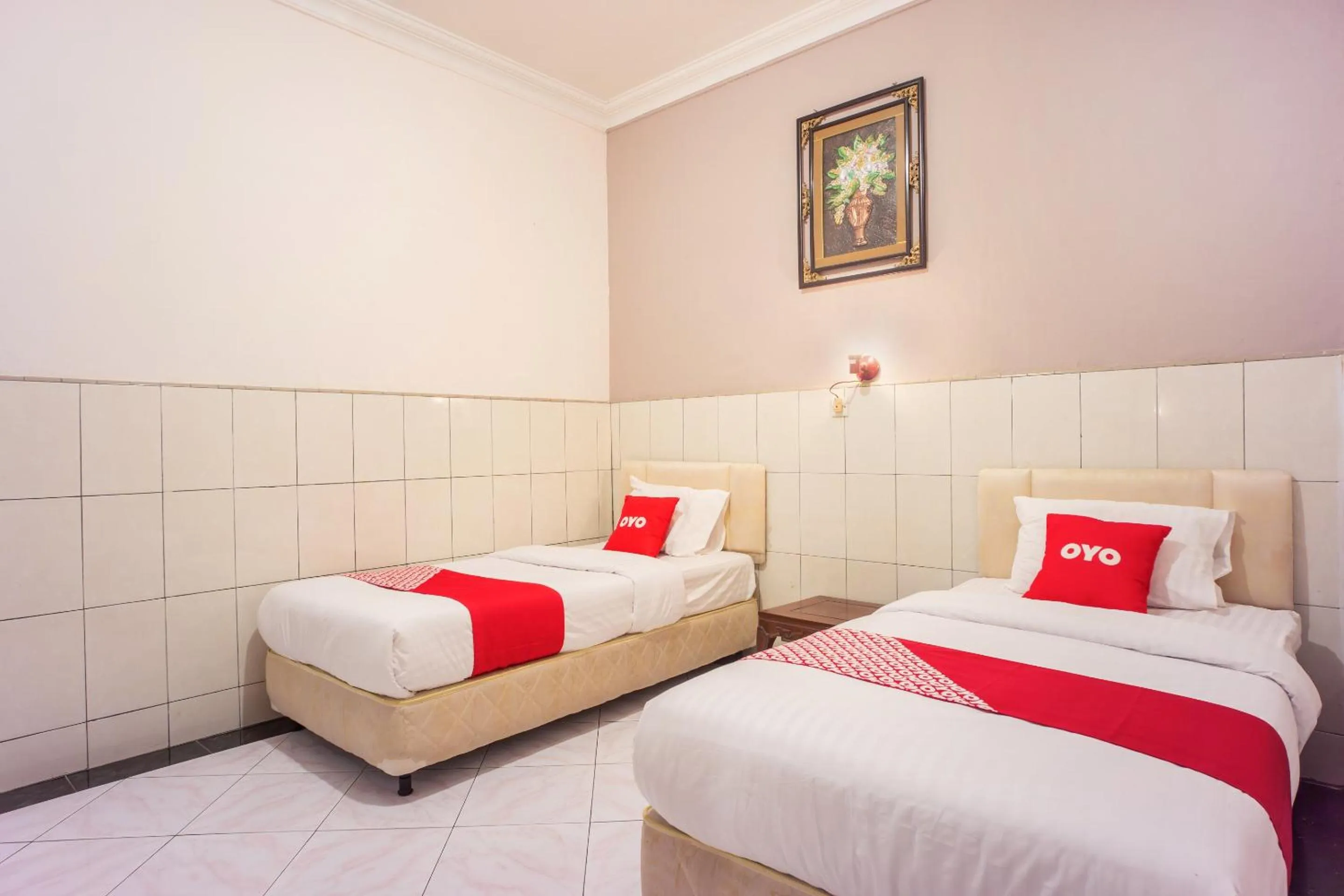 Bedroom, Bed in OYO 2180 Vina Vira Hotel