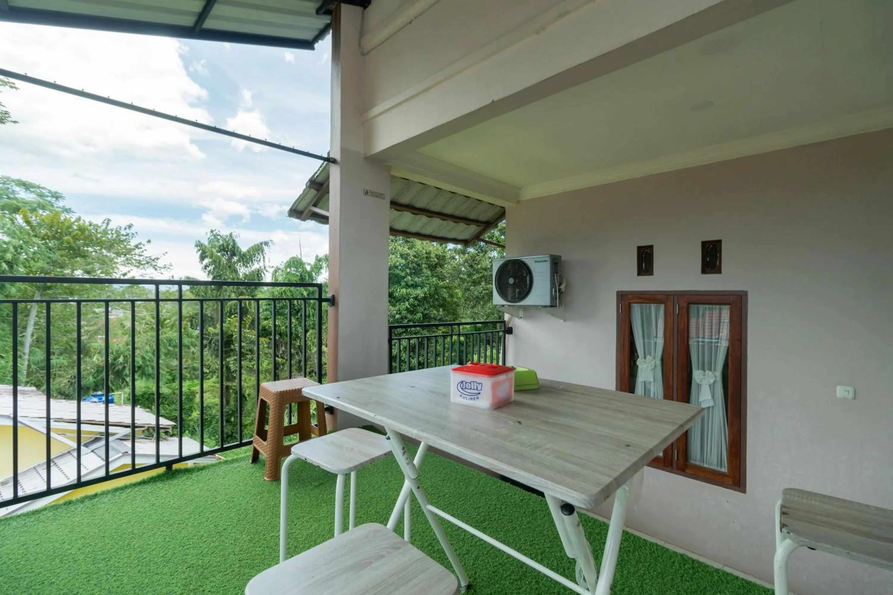 Balcony/Terrace in RedDoorz Syariah at D'Ostha Residence