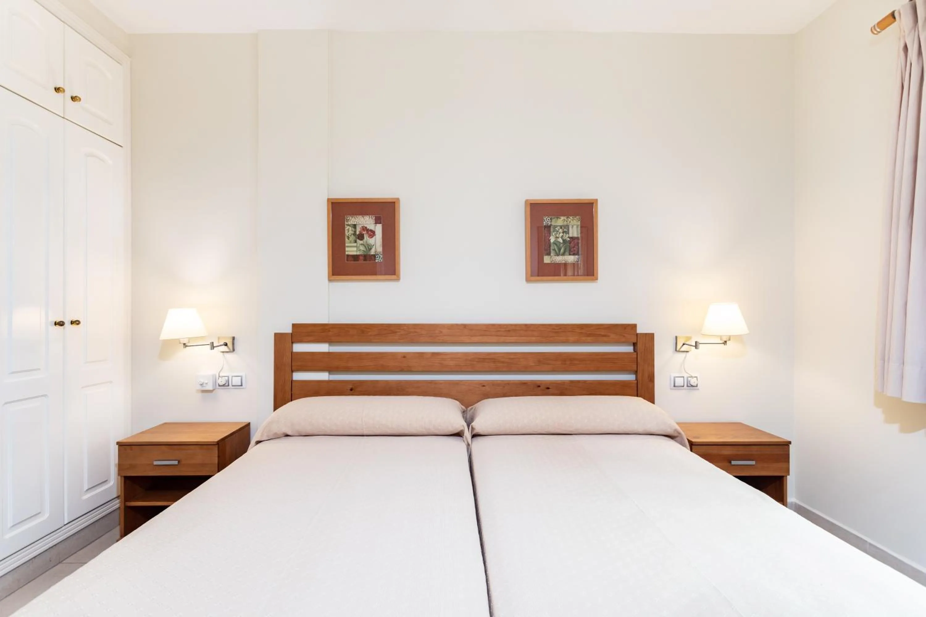 Bedroom, Bed in Residencial El Llano