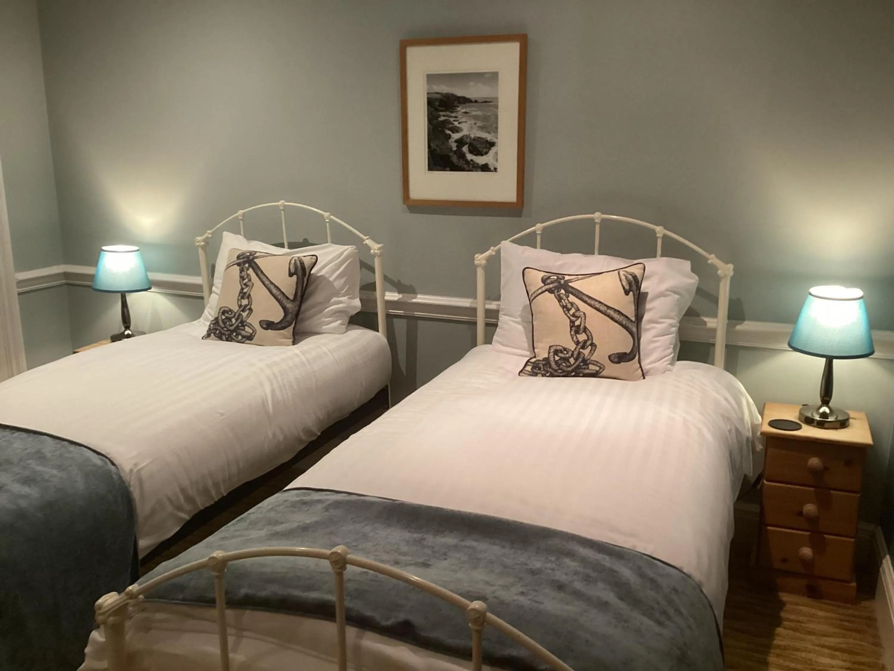 Bed in The Top House Inn