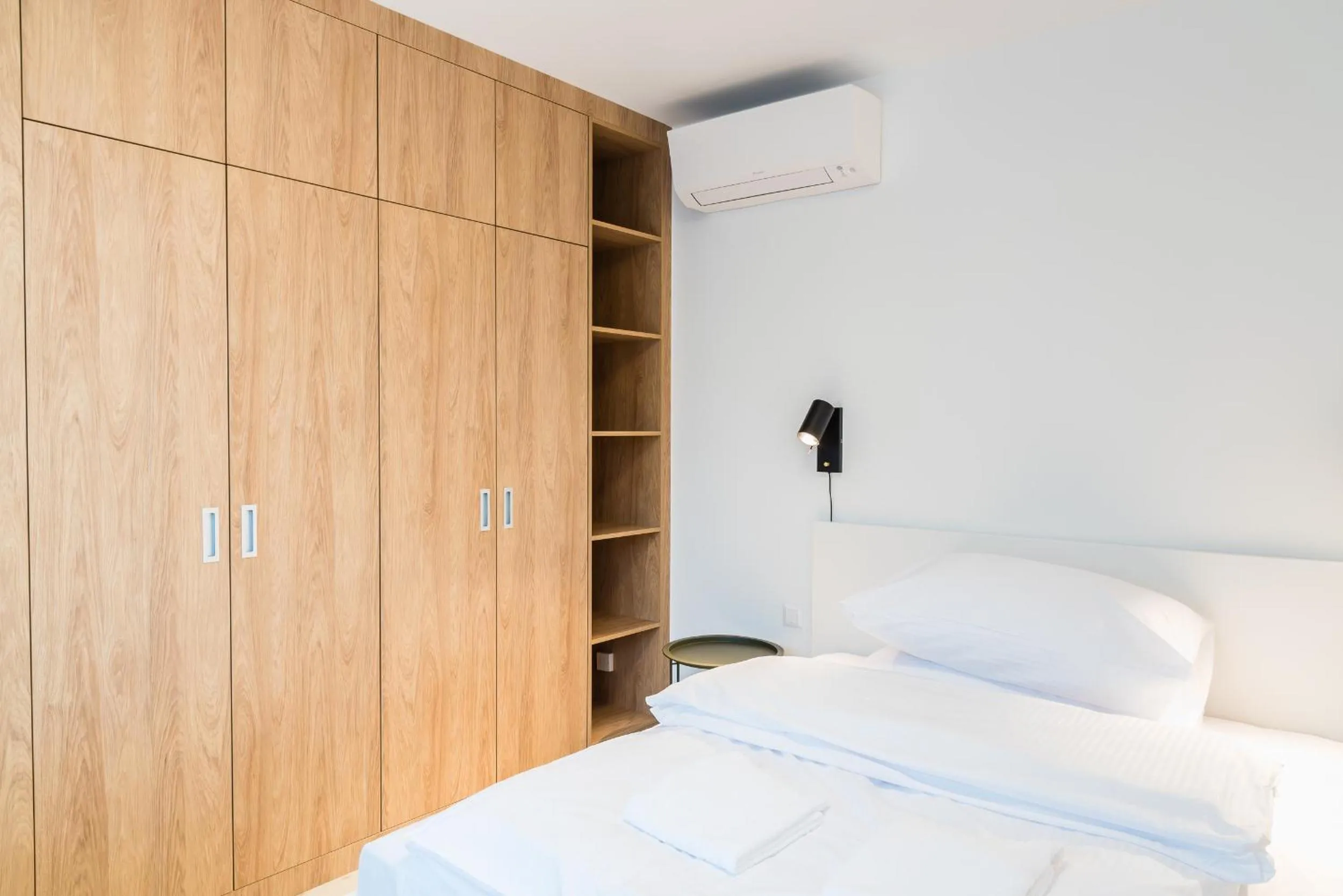 Bed in City Castle Apartments Free Parking