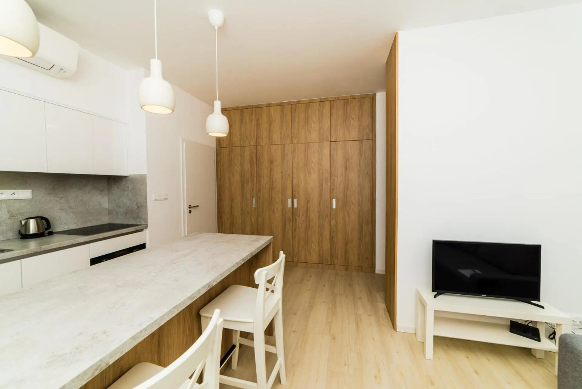 TV and multimedia in City Castle Apartments Free Parking