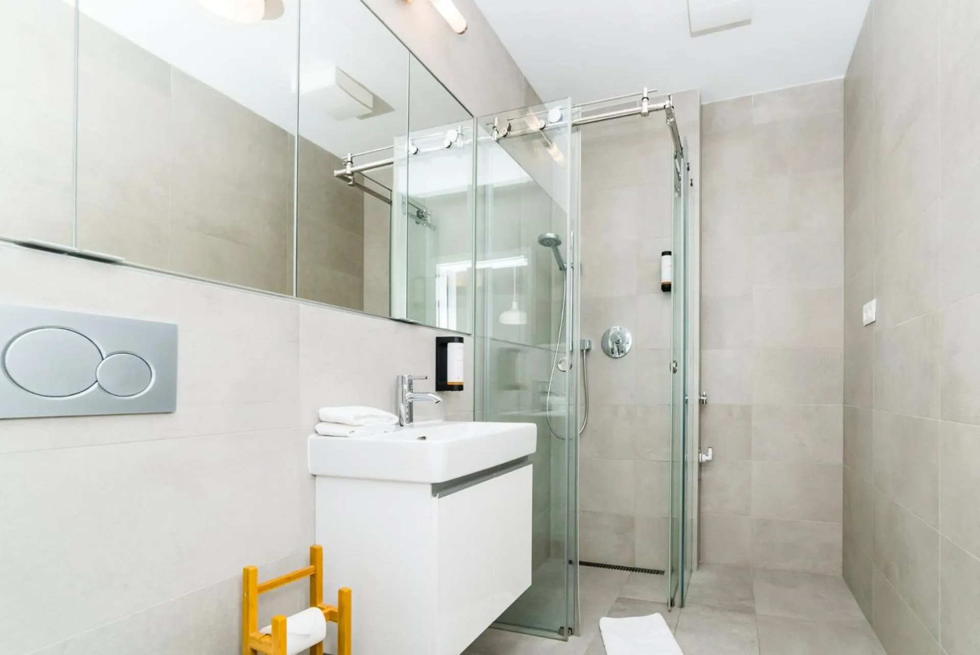 Shower in City Castle Apartments Free Parking