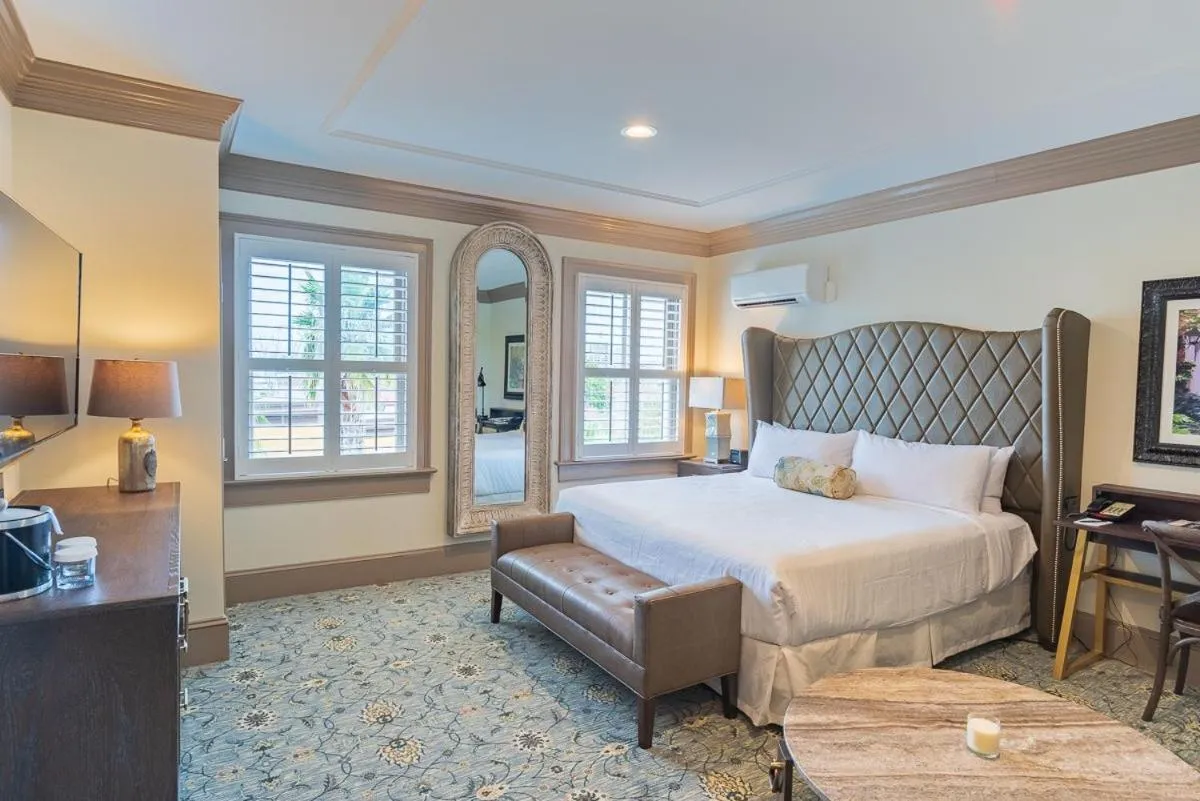 Bed in Andrew Pinckney Inn