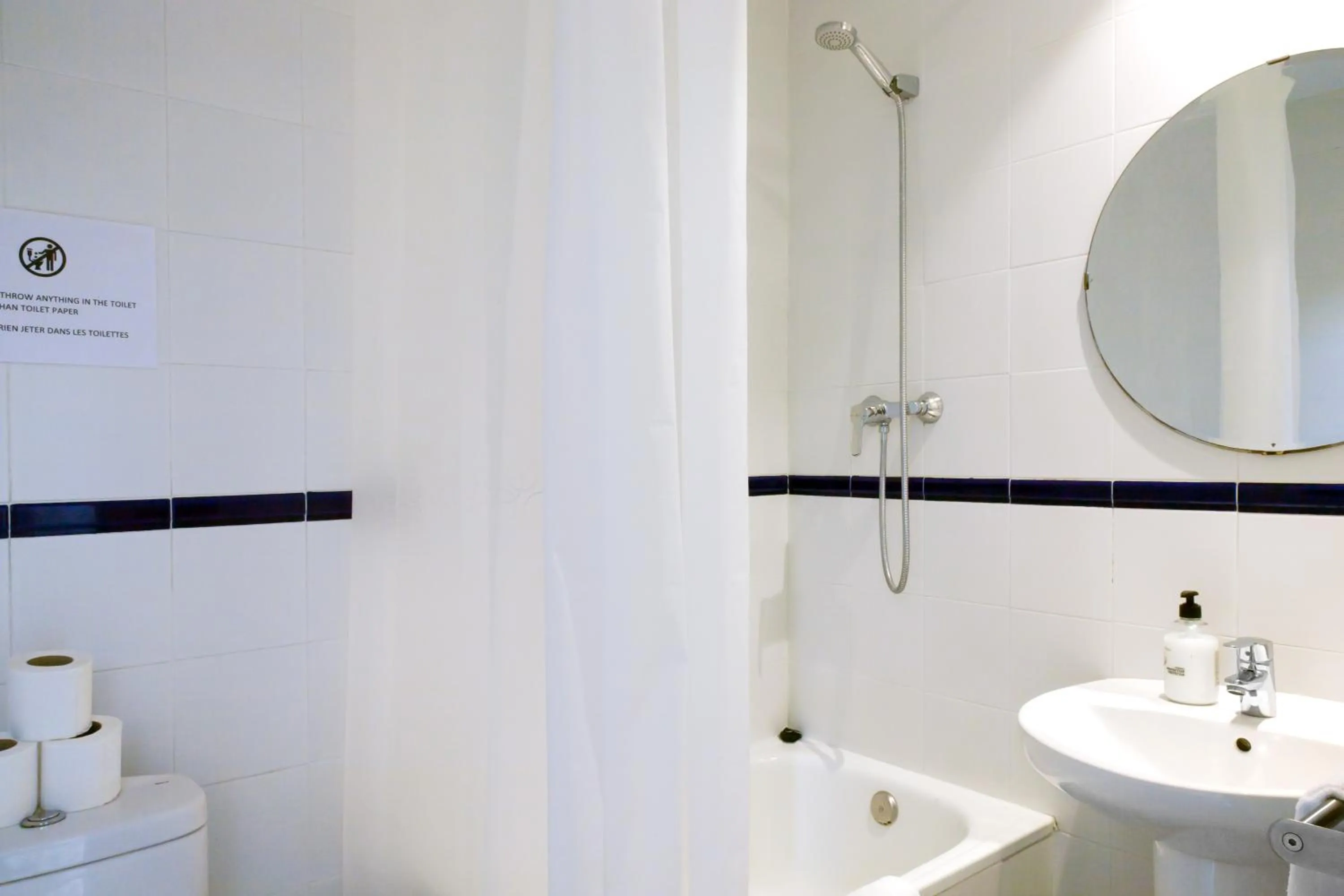 Bathroom in My Address in Barcelona