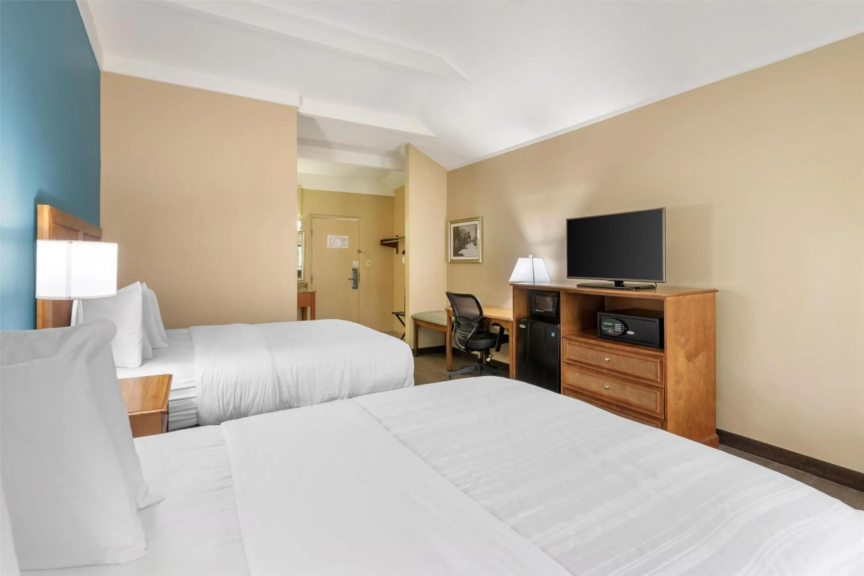 Bedroom, Bed in Best Western Charleston Inn