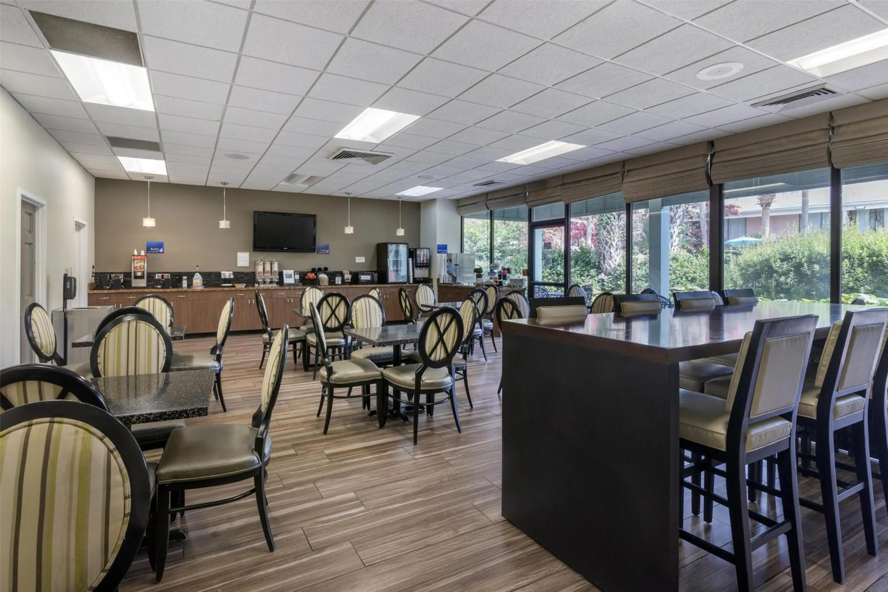 Breakfast in Best Western Charleston Inn