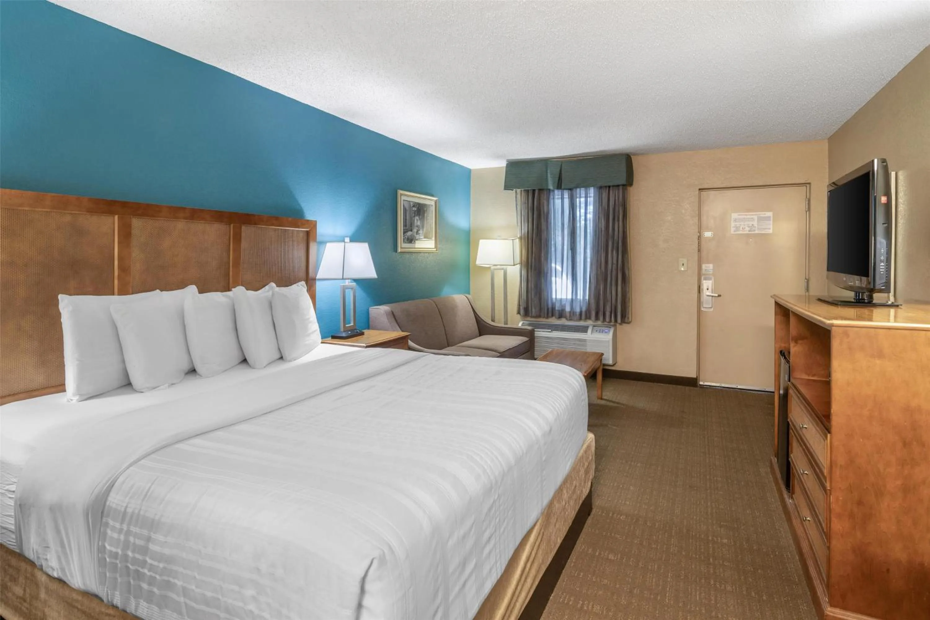 Bedroom, Bed in Best Western Charleston Inn