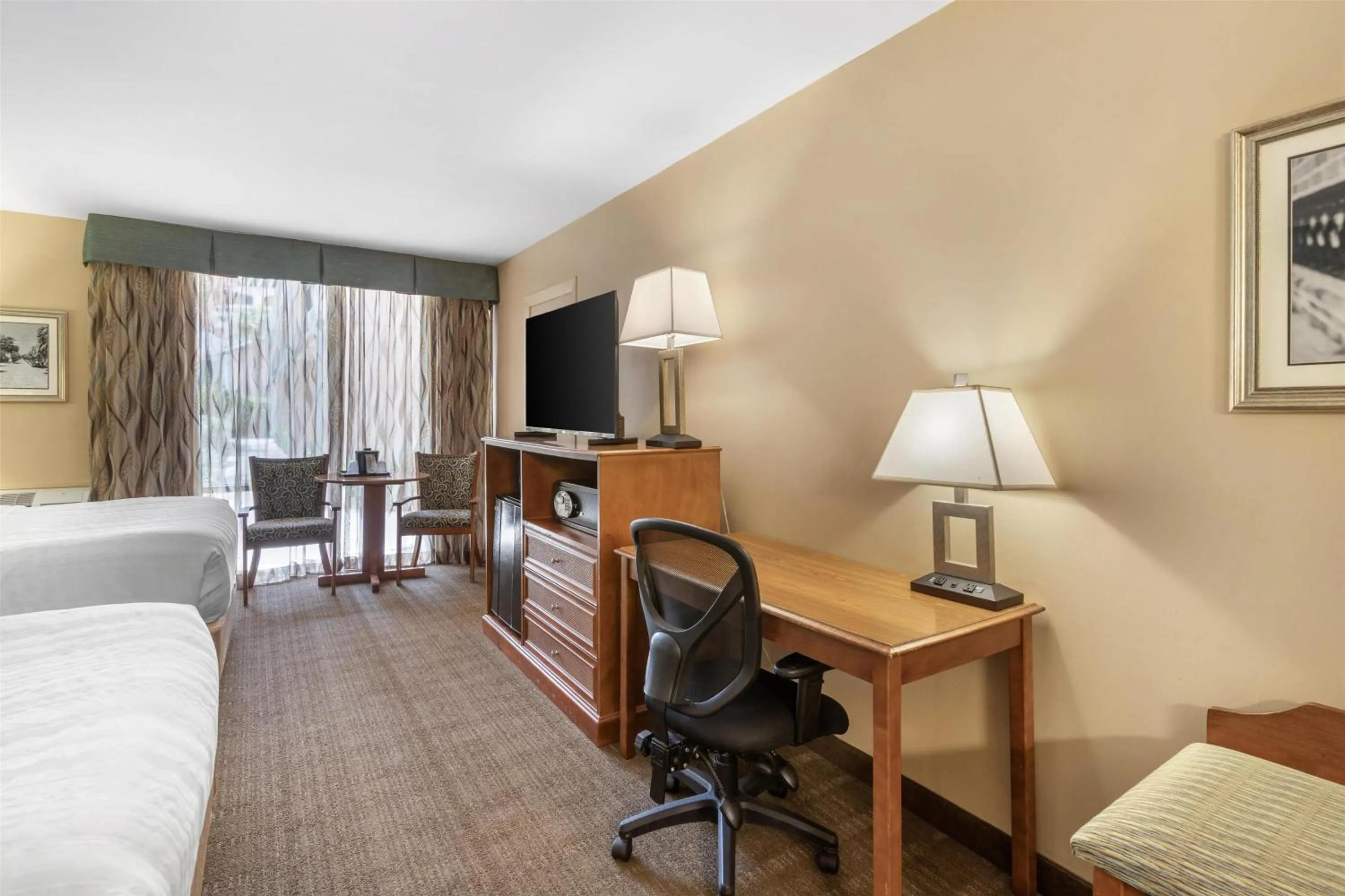 Bedroom, Bed in Best Western Charleston Inn