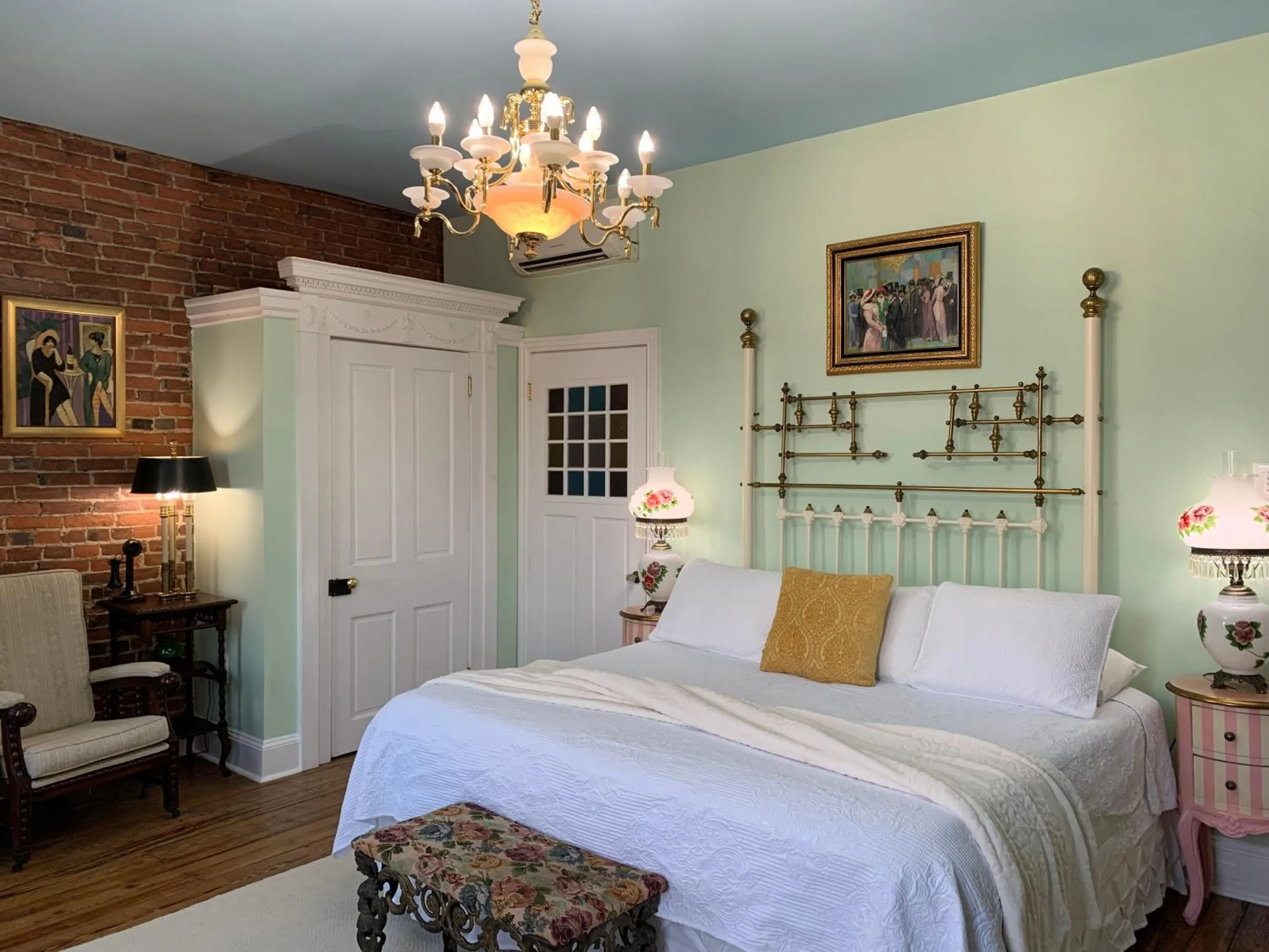 Bed in The Philadelphia Hotel Bella Vista