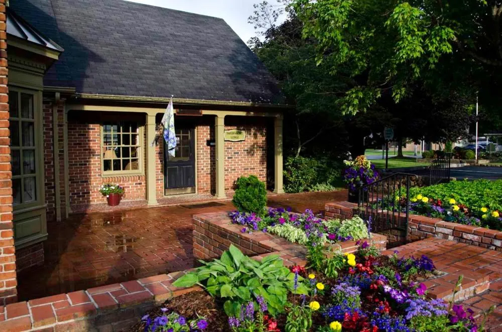 Facade/entrance in Hillwinds Inn - Blowing Rock
