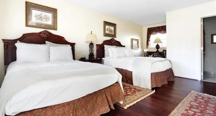 Photo of the whole room, Bed in Hillwinds Inn - Blowing Rock