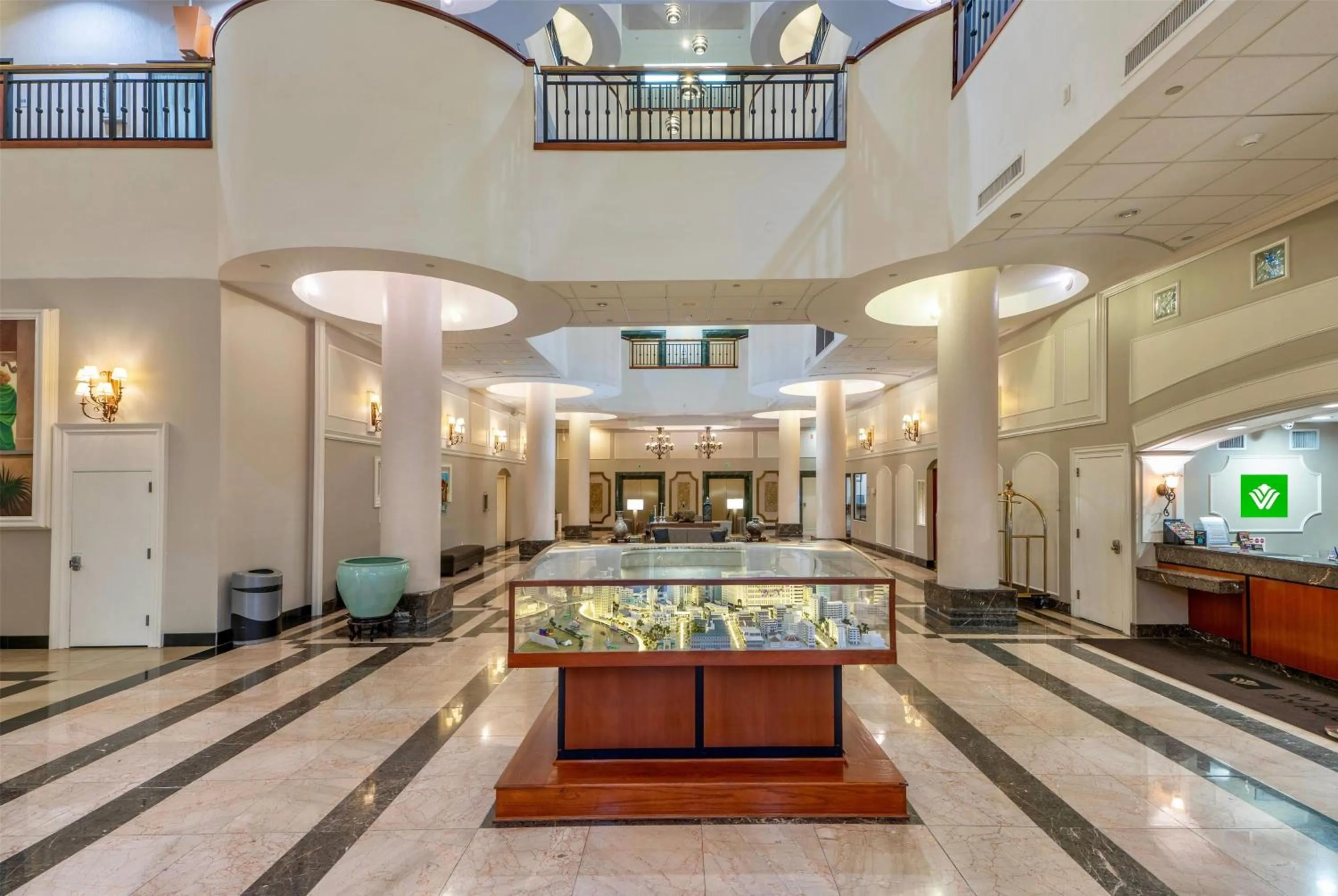 Lobby or reception in Wyndham Garden Baronne Plaza