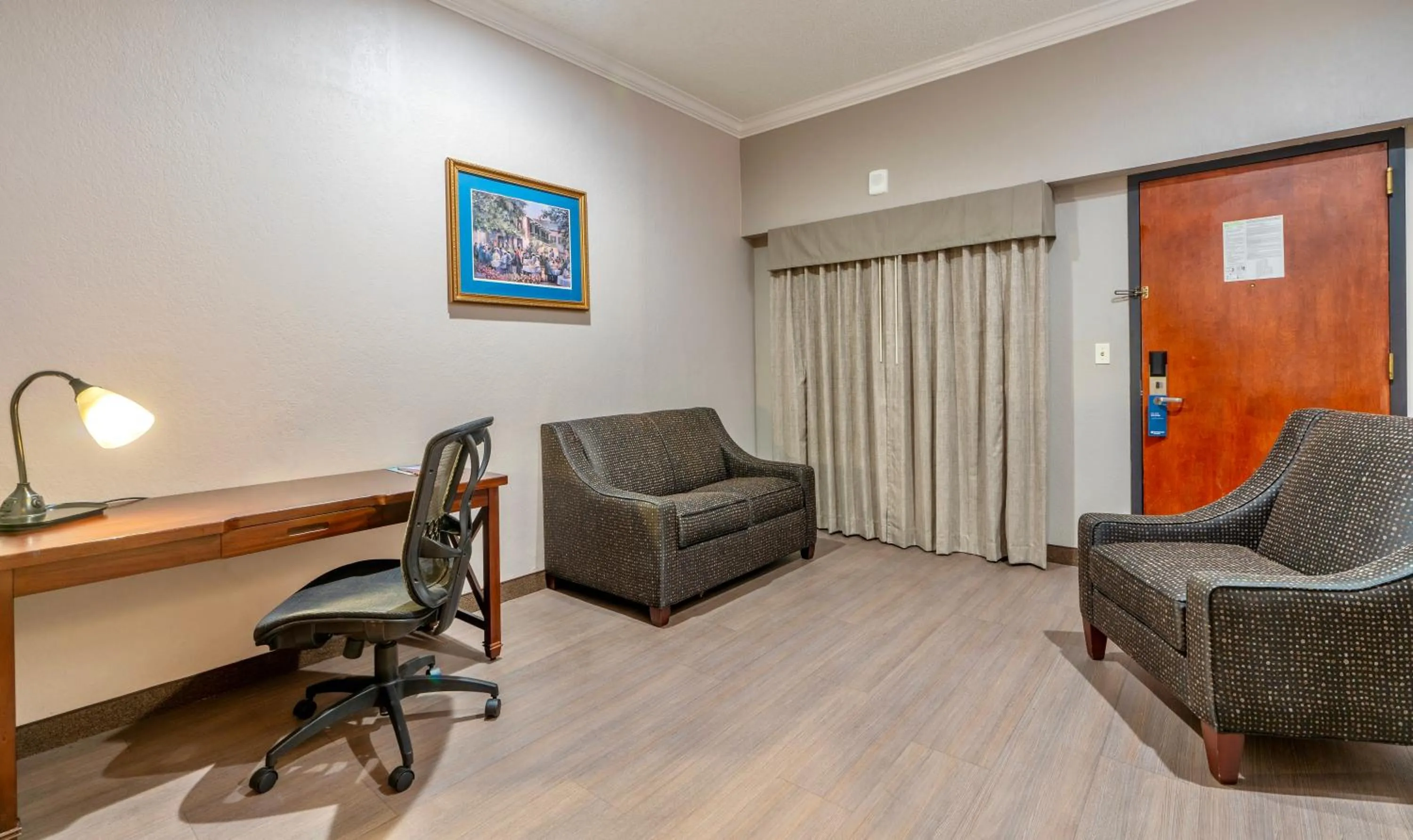 Wyndham Garden Baronne Plaza