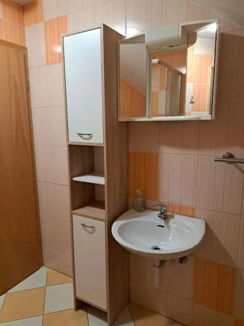 Guest House Pri Treh Lipah
