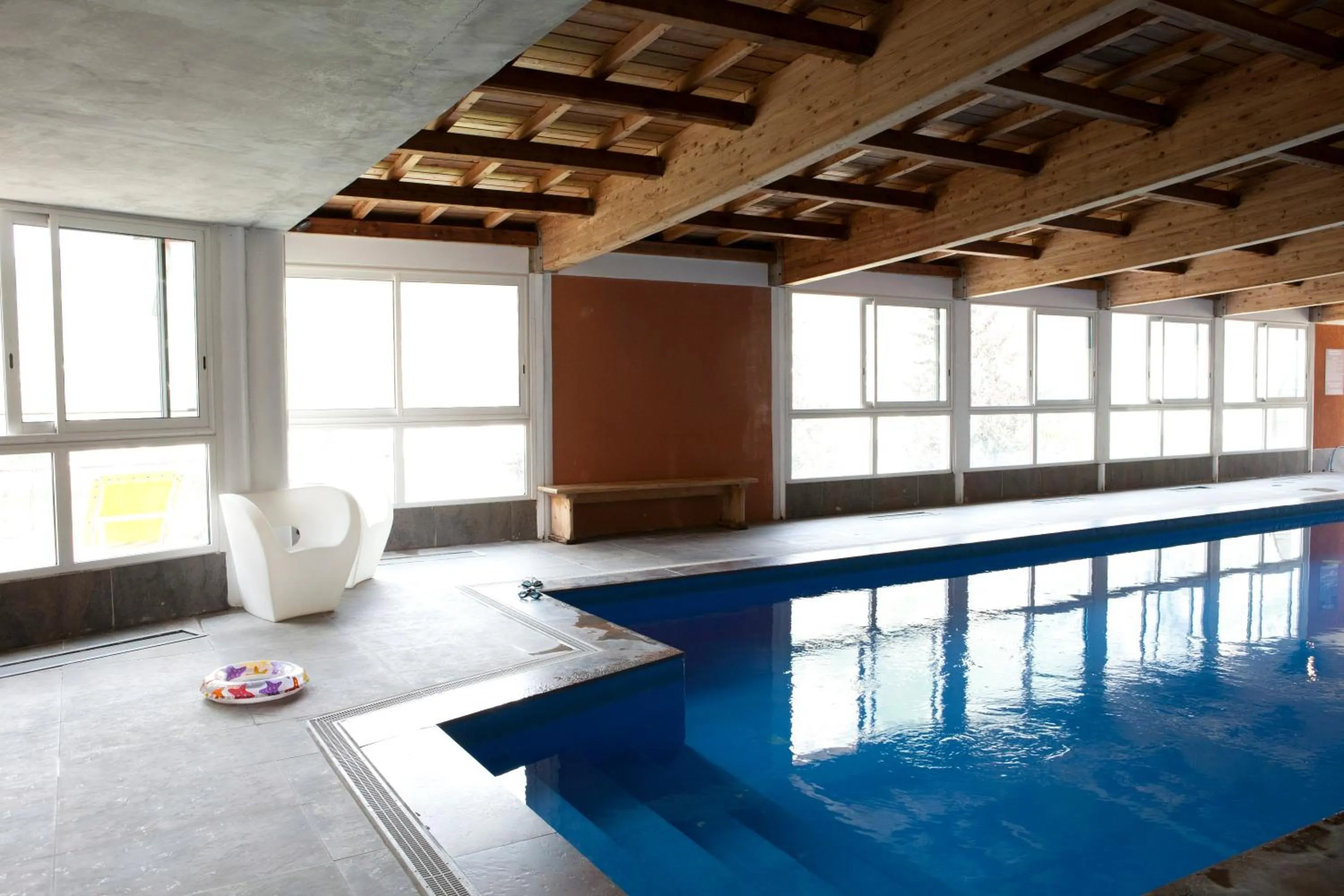 Swimming pool in Résidence Château des Magnans by Nevesol