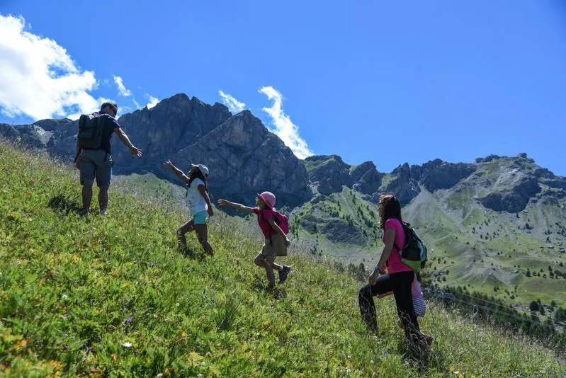 Hiking in Résidence Château des Magnans by Nevesol